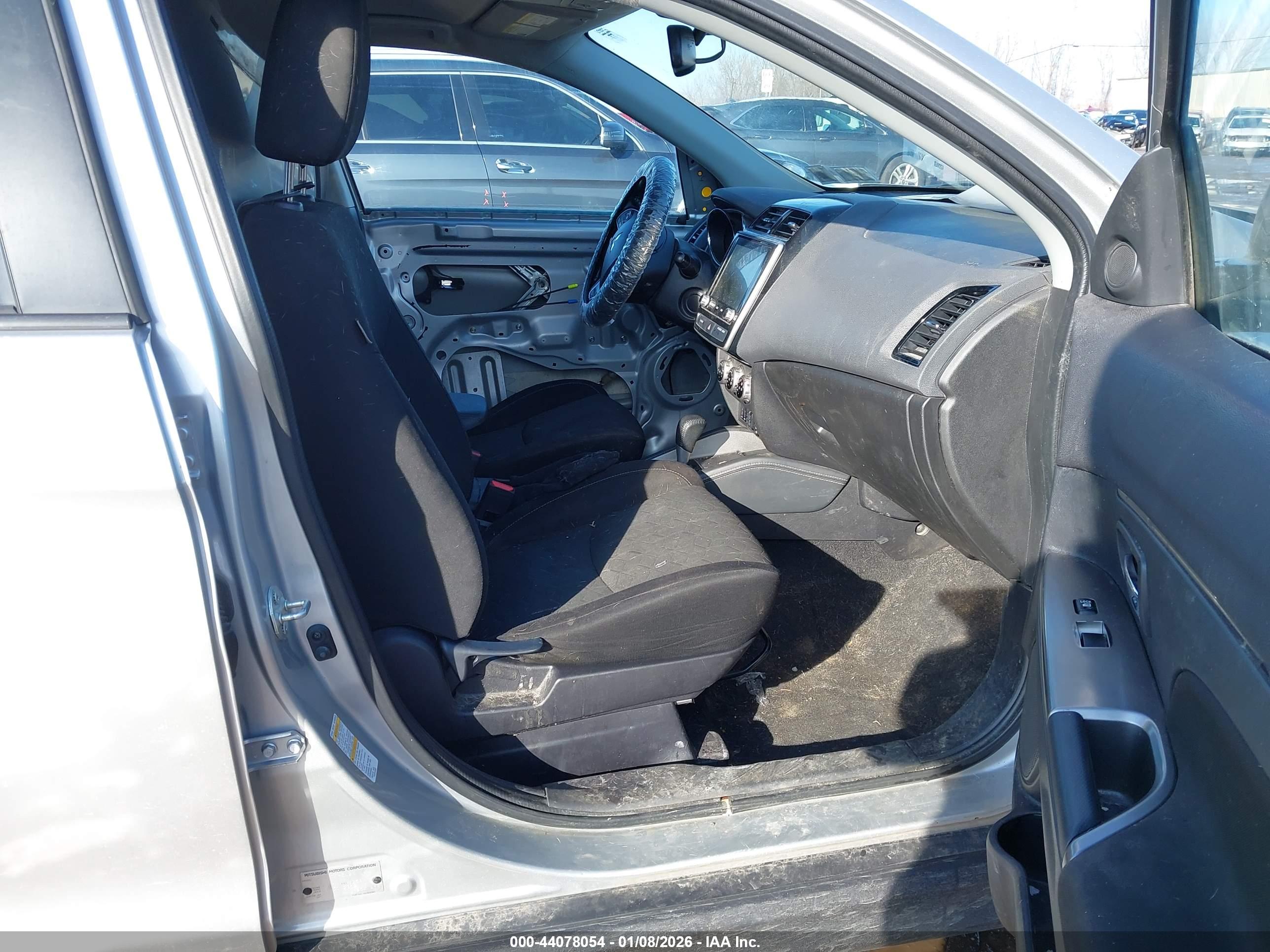 MITSUBISHI OUTLANDER image 5