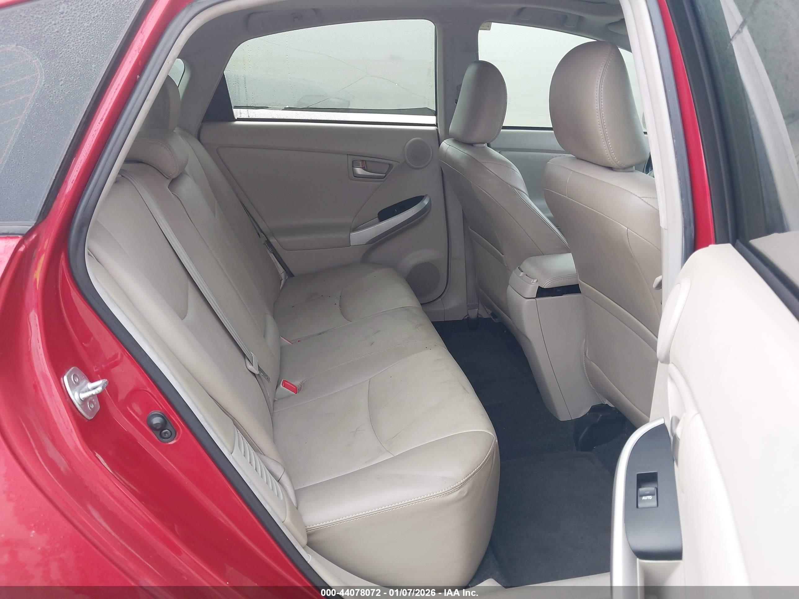 TOYOTA PRIUS image 8