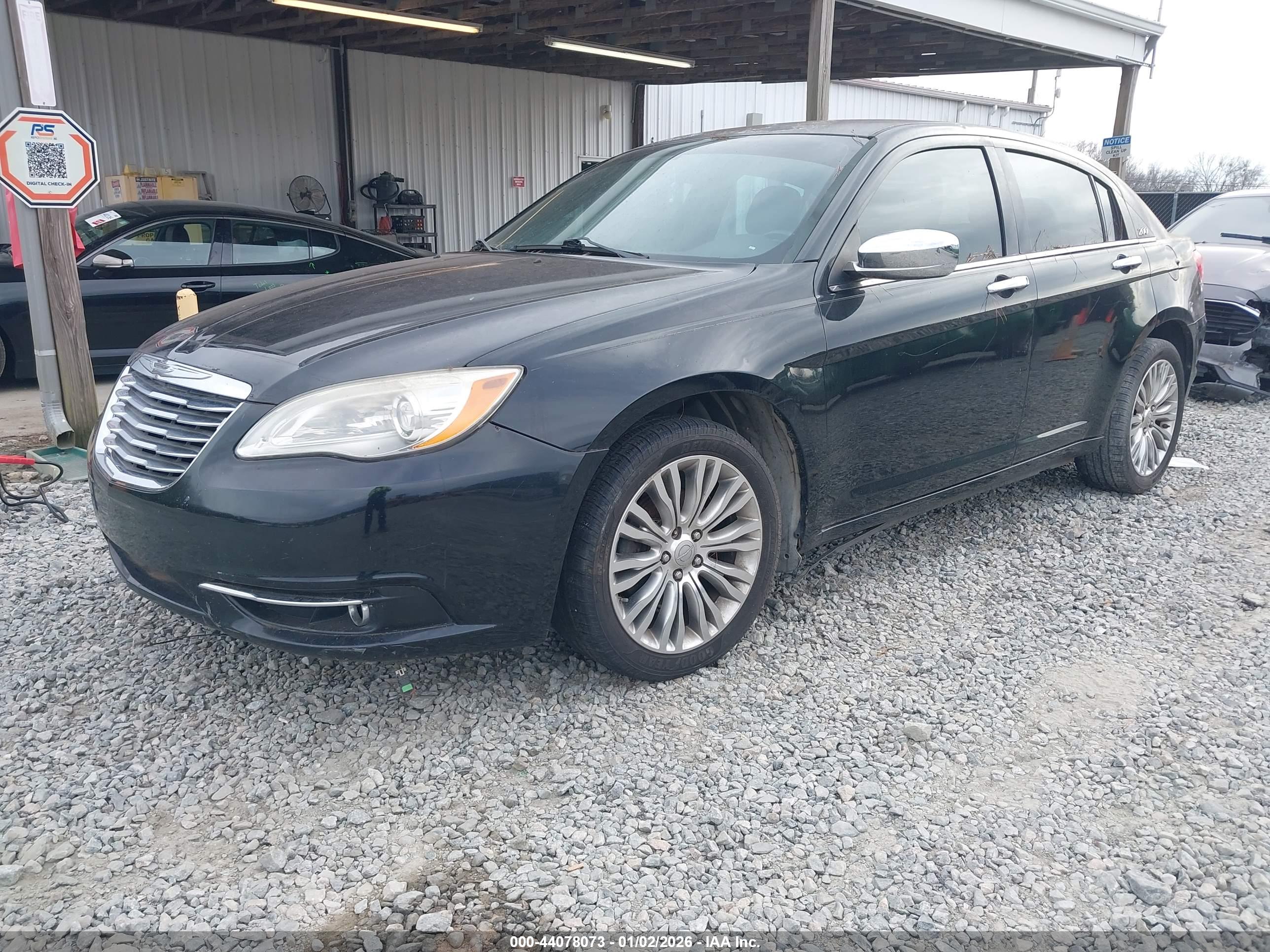 CHRYSLER 200 image 2