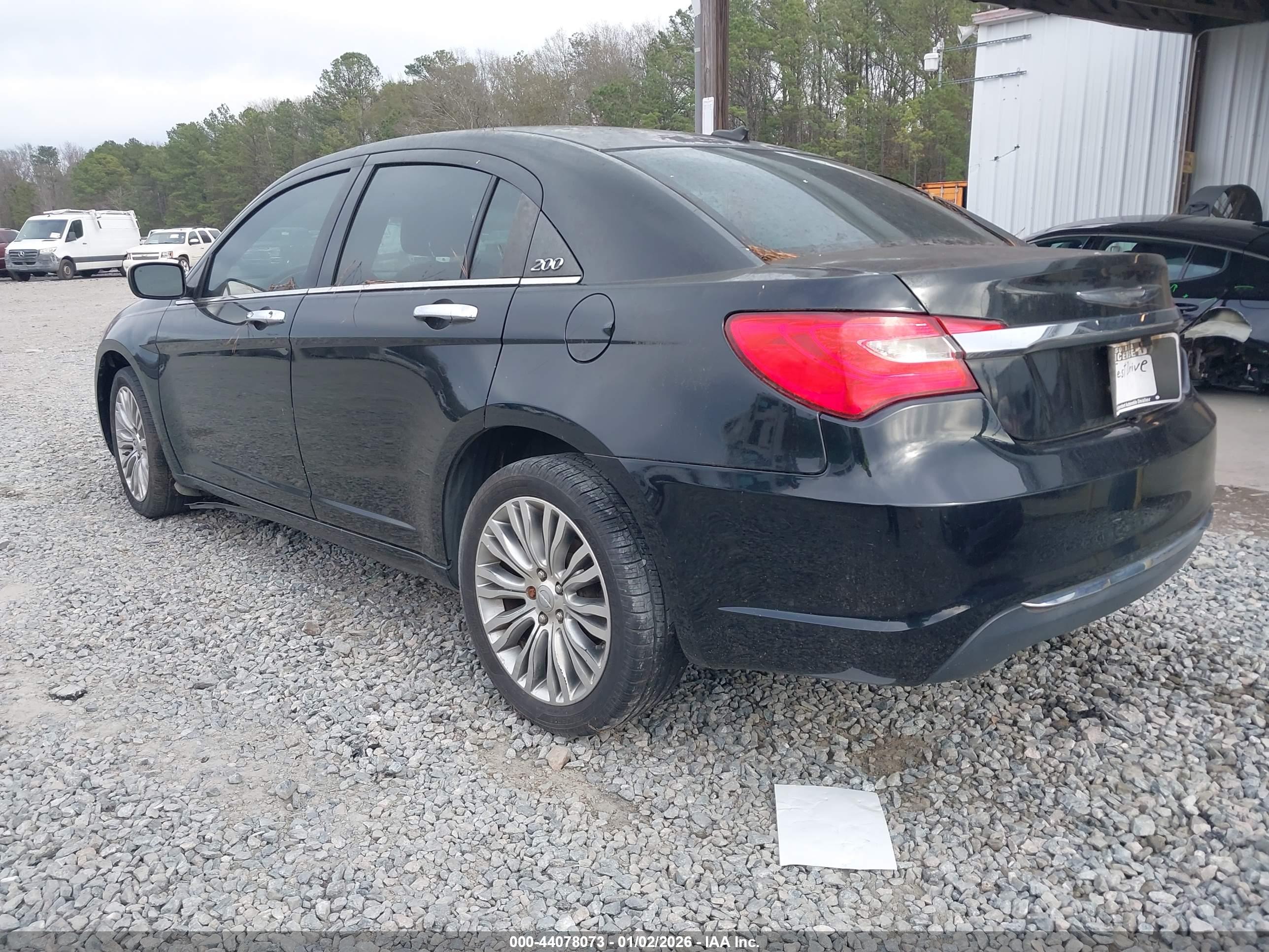 CHRYSLER 200 image 3