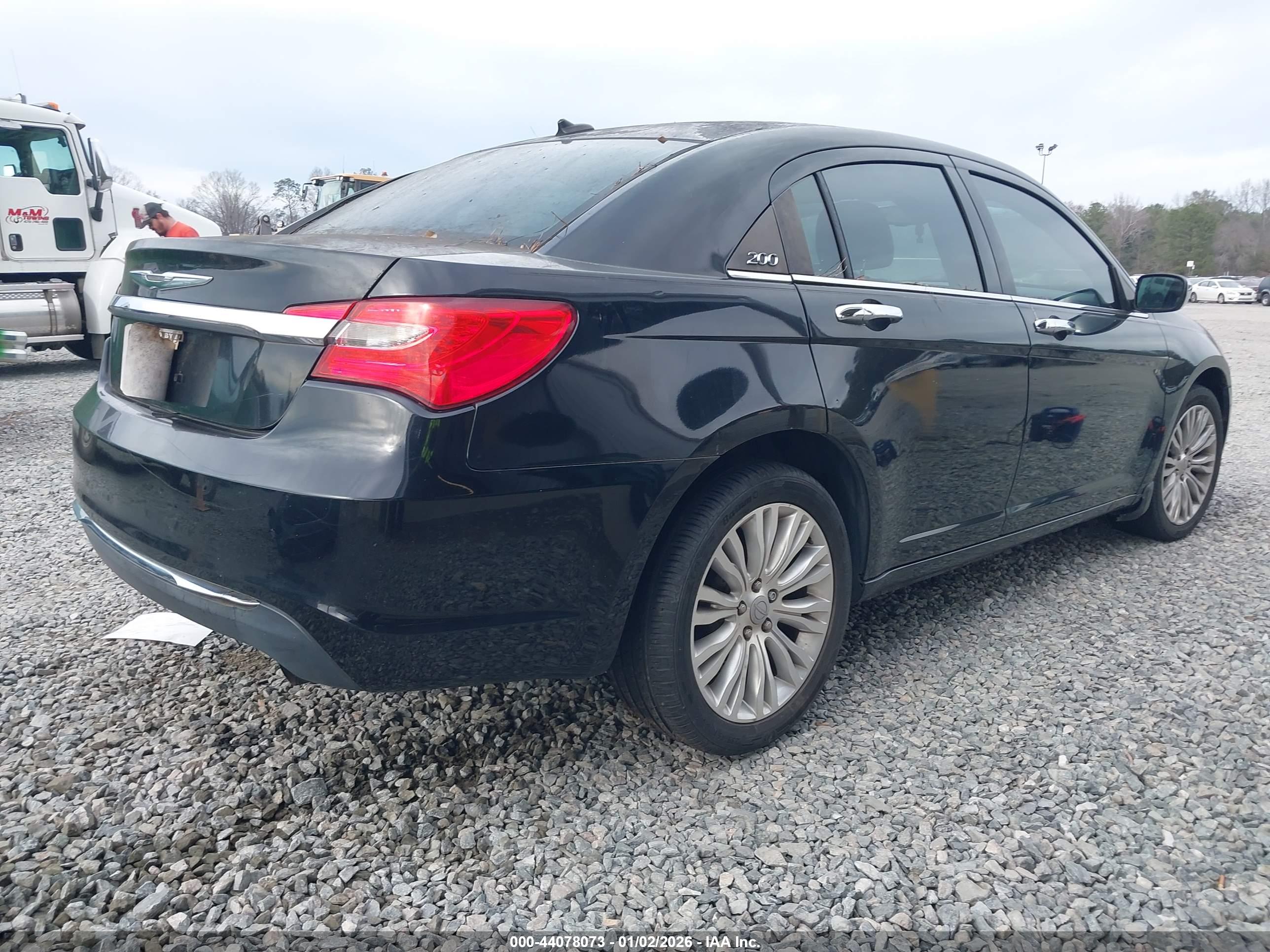 CHRYSLER 200 image 4