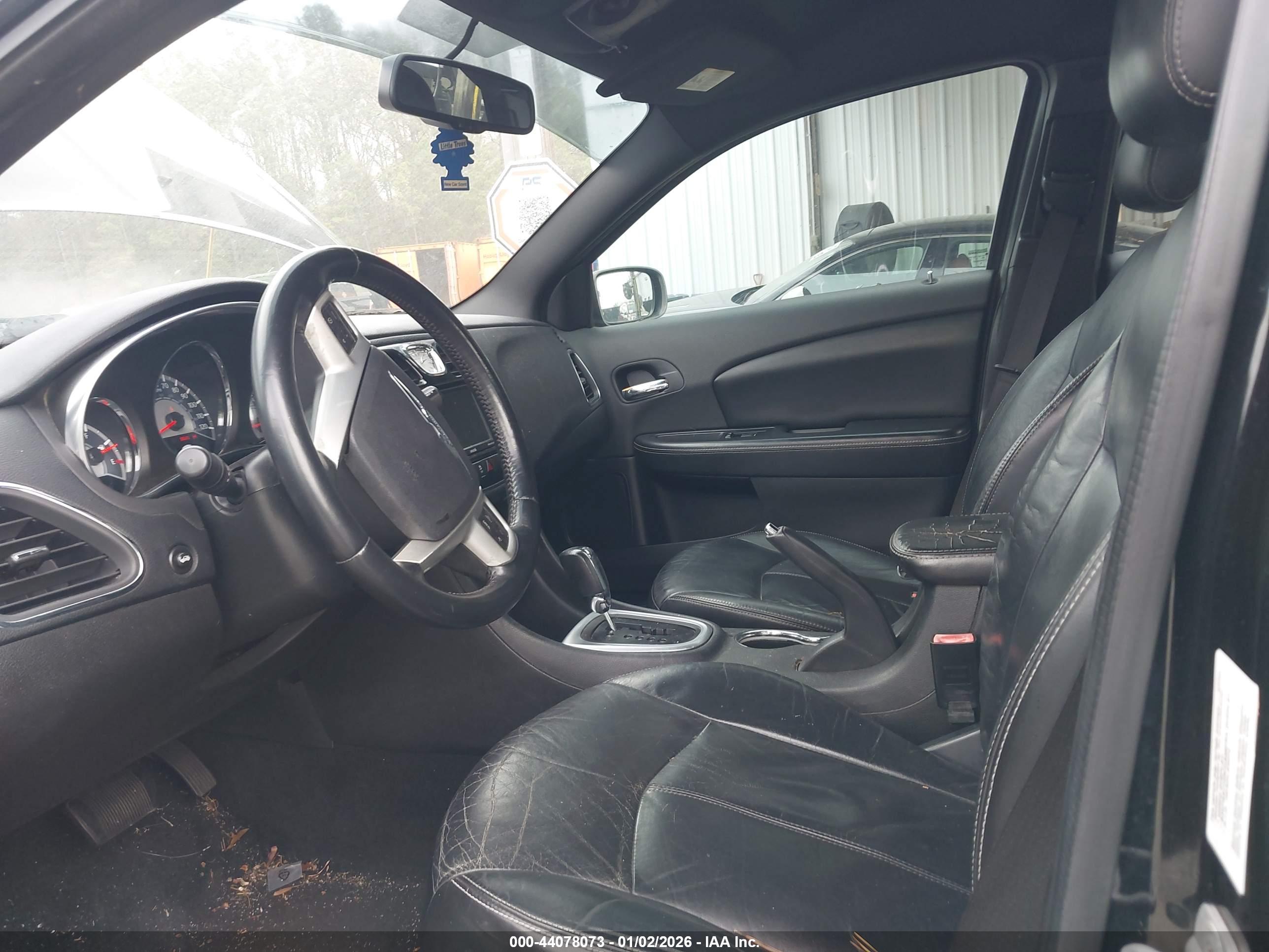CHRYSLER 200 image 5