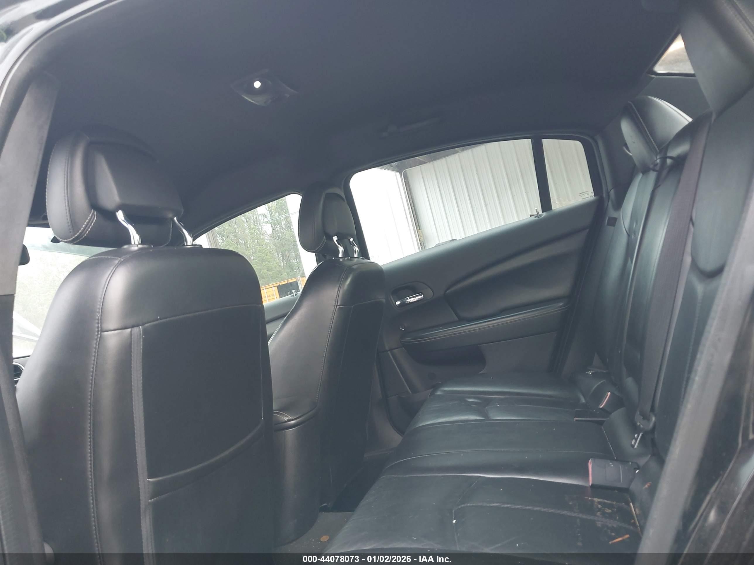 CHRYSLER 200 image 8