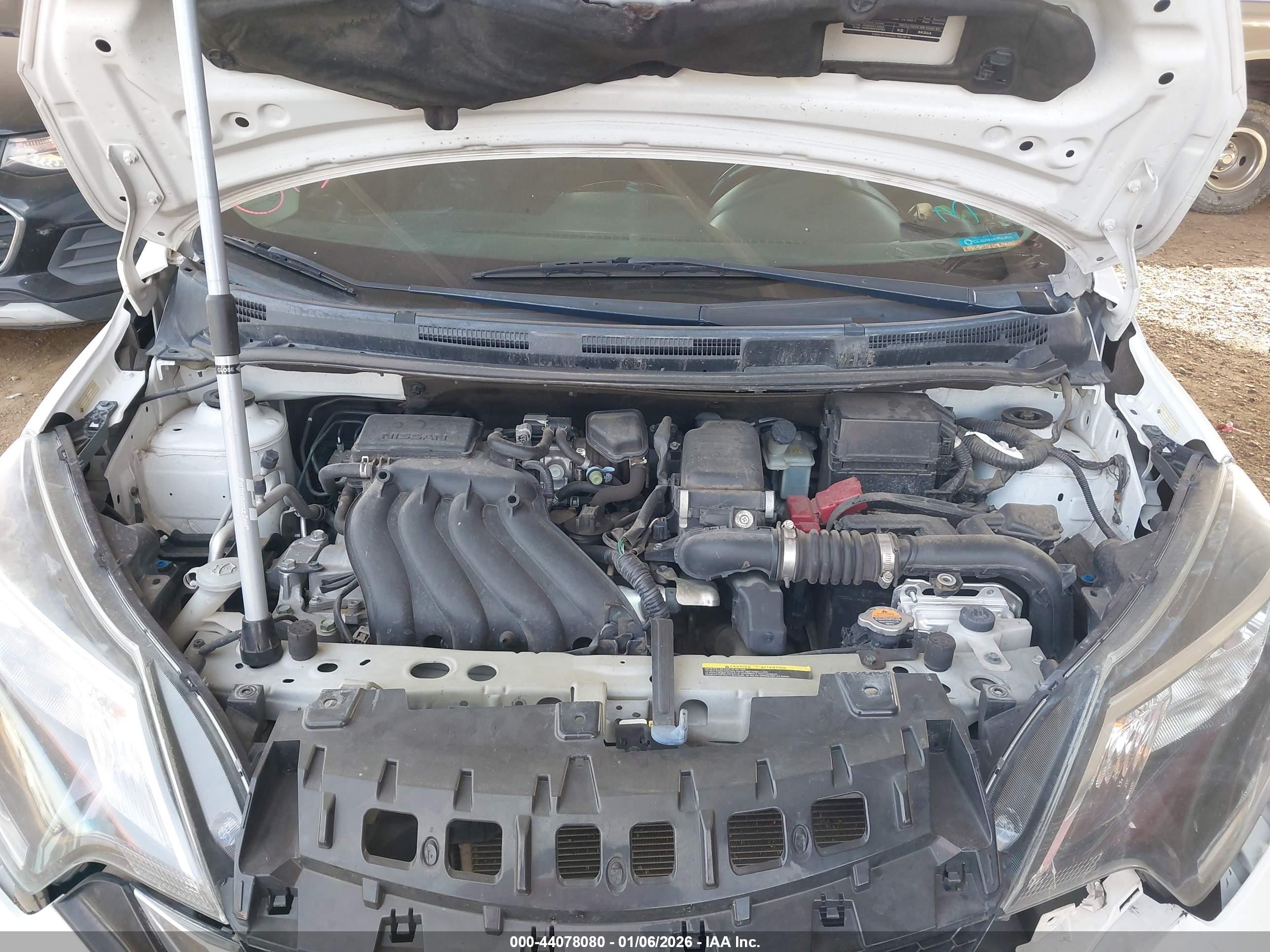 NISSAN VERSA image 10