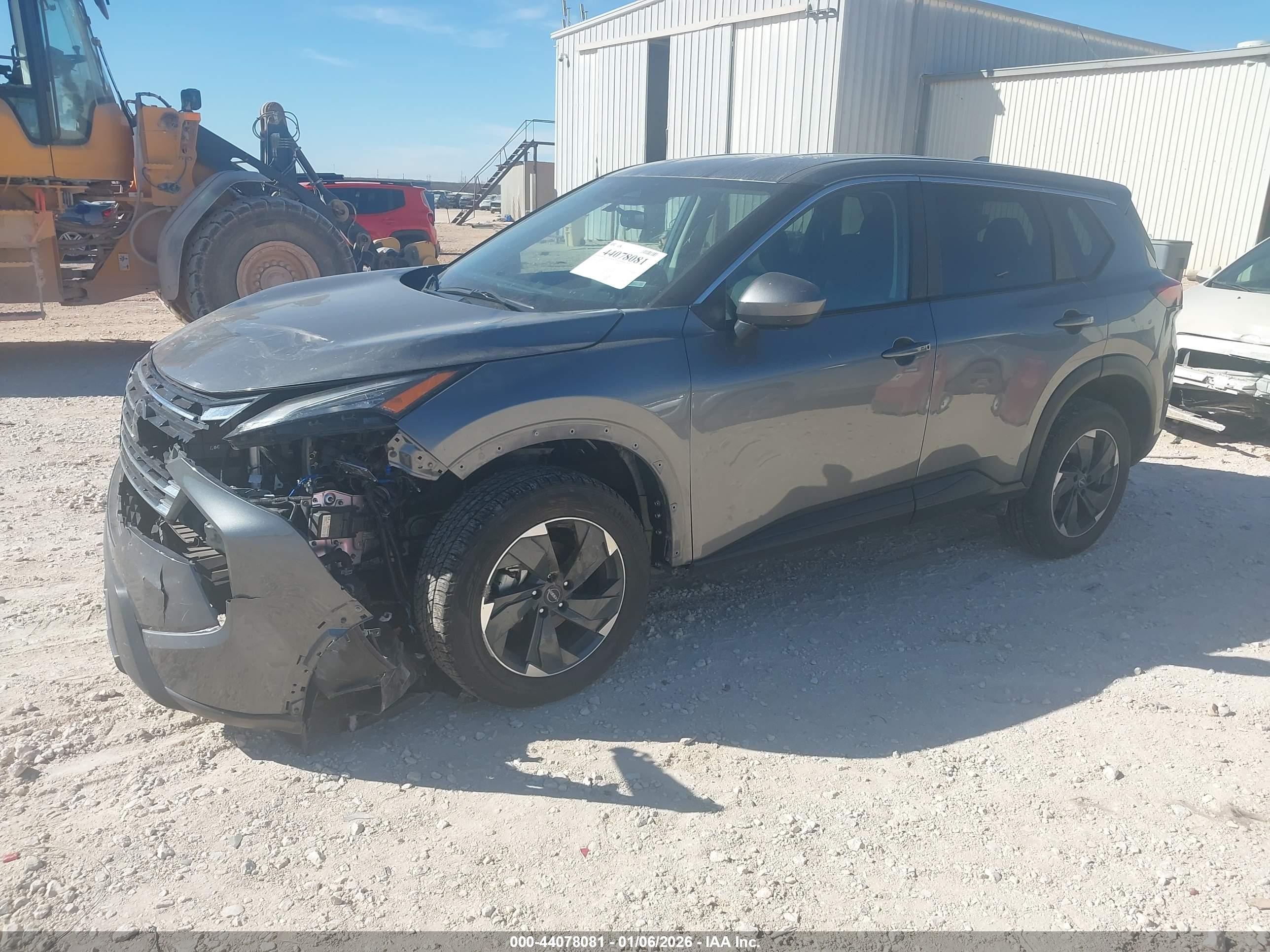 NISSAN ROGUE image 2