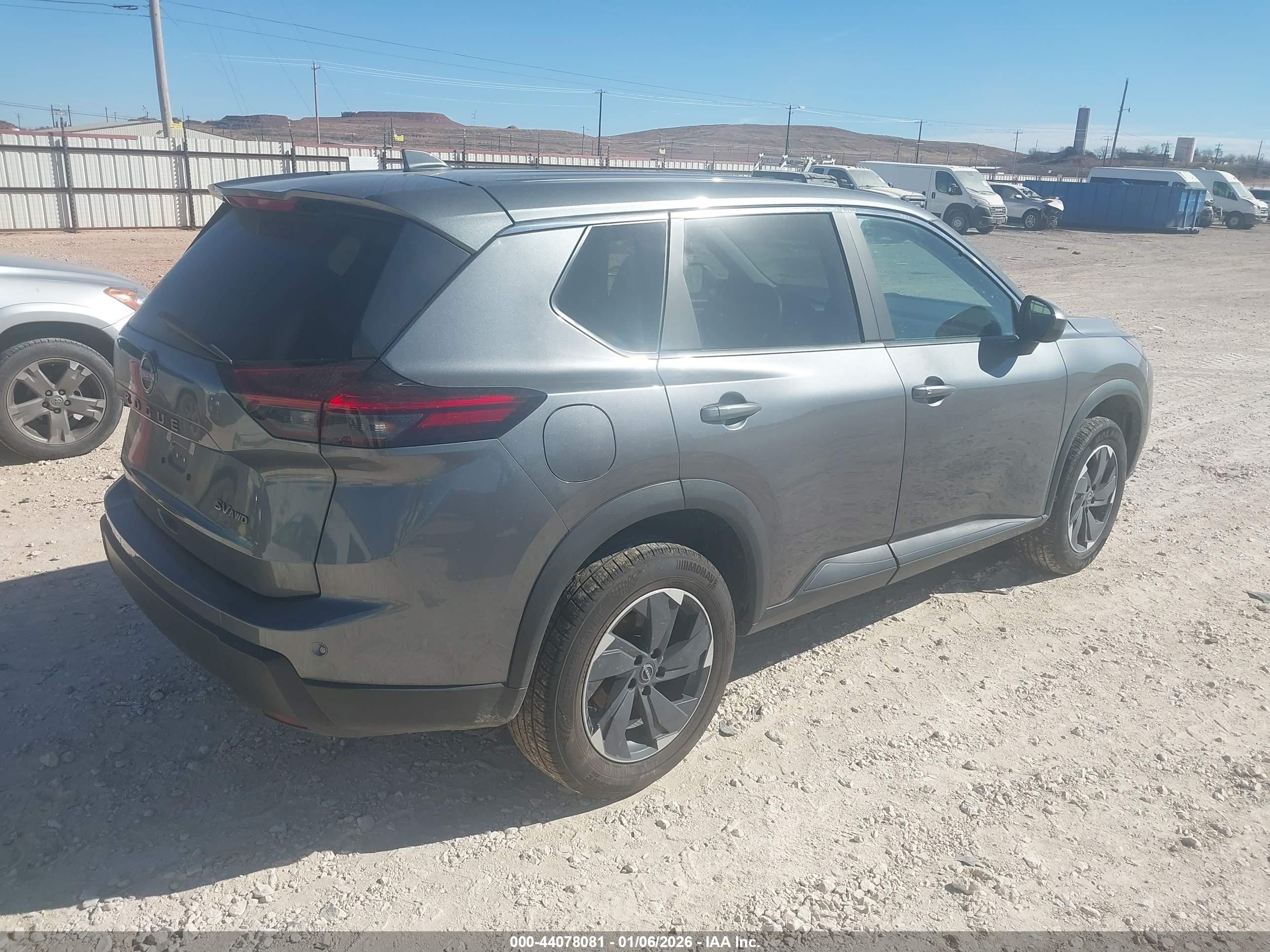 NISSAN ROGUE image 4