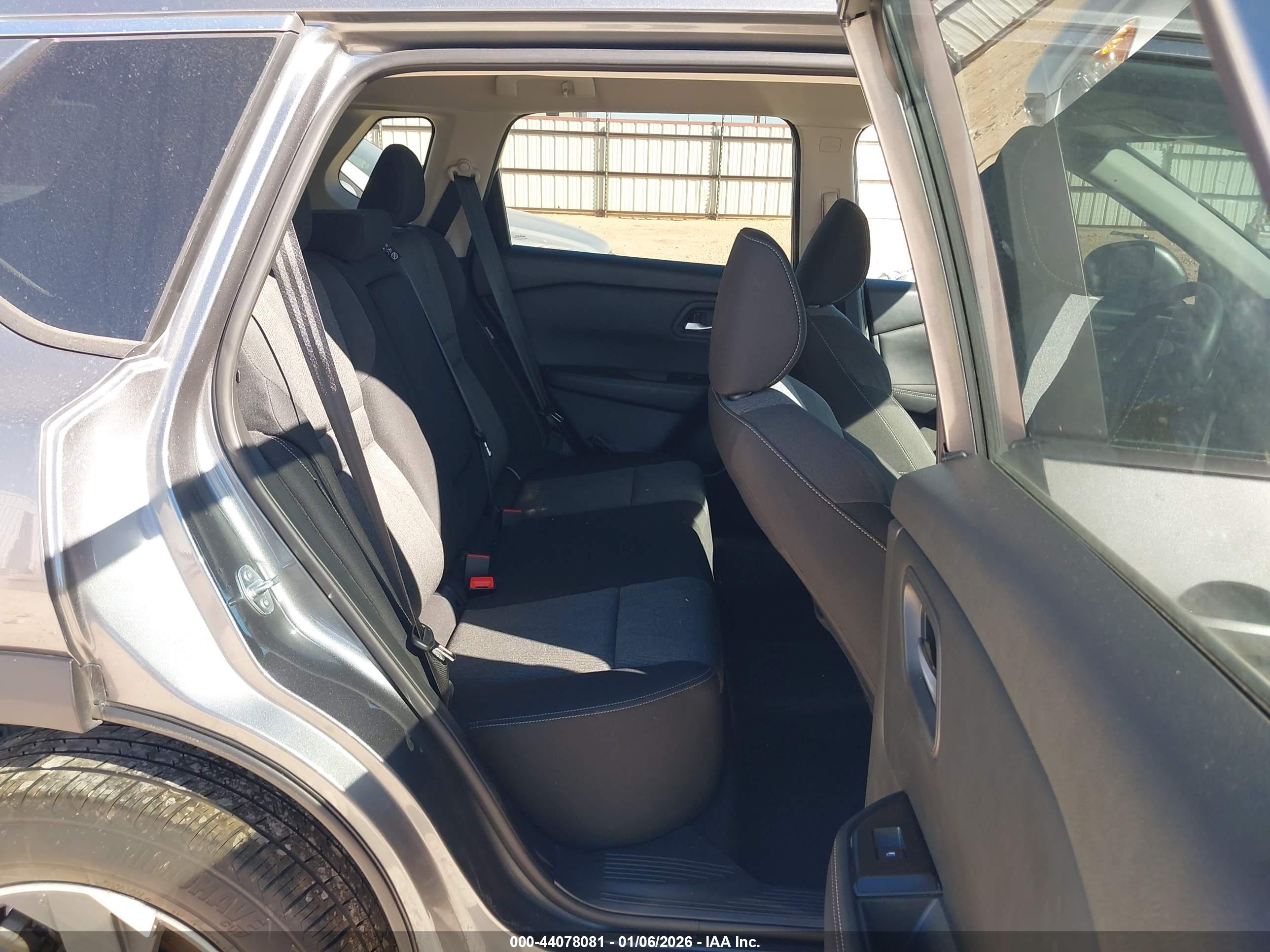 NISSAN ROGUE image 8