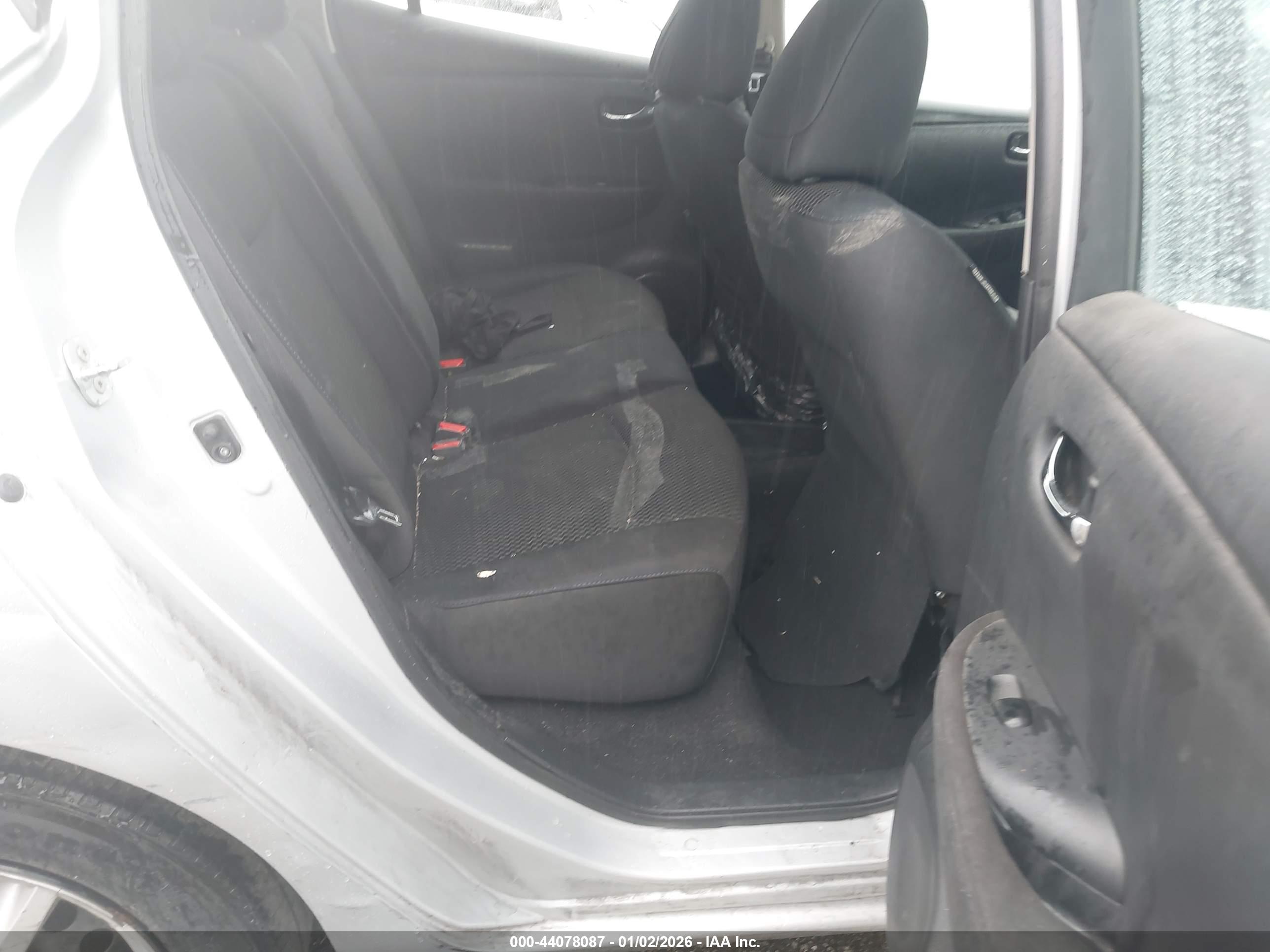 NISSAN LEAF image 8