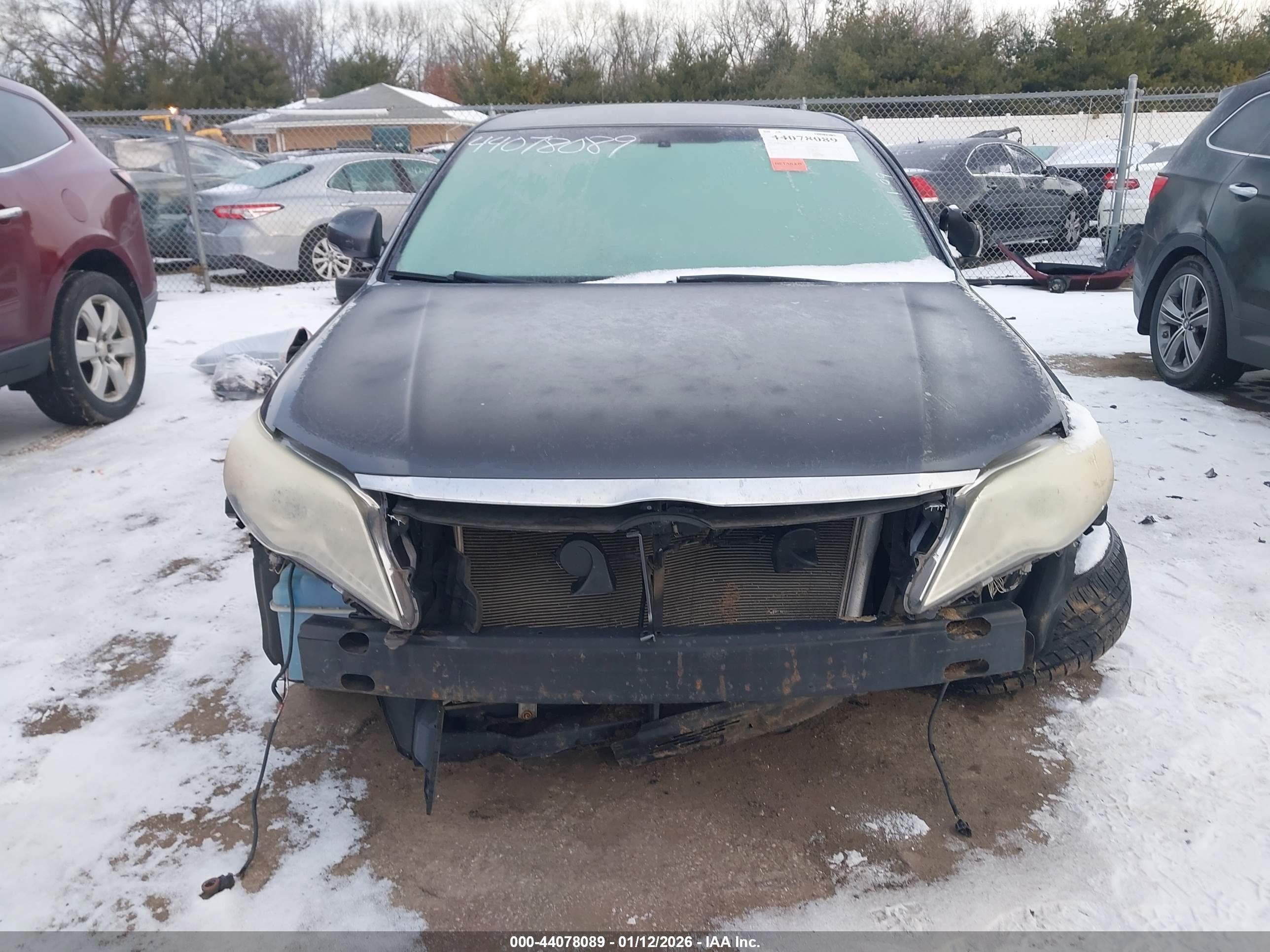 TOYOTA AVALON image 6