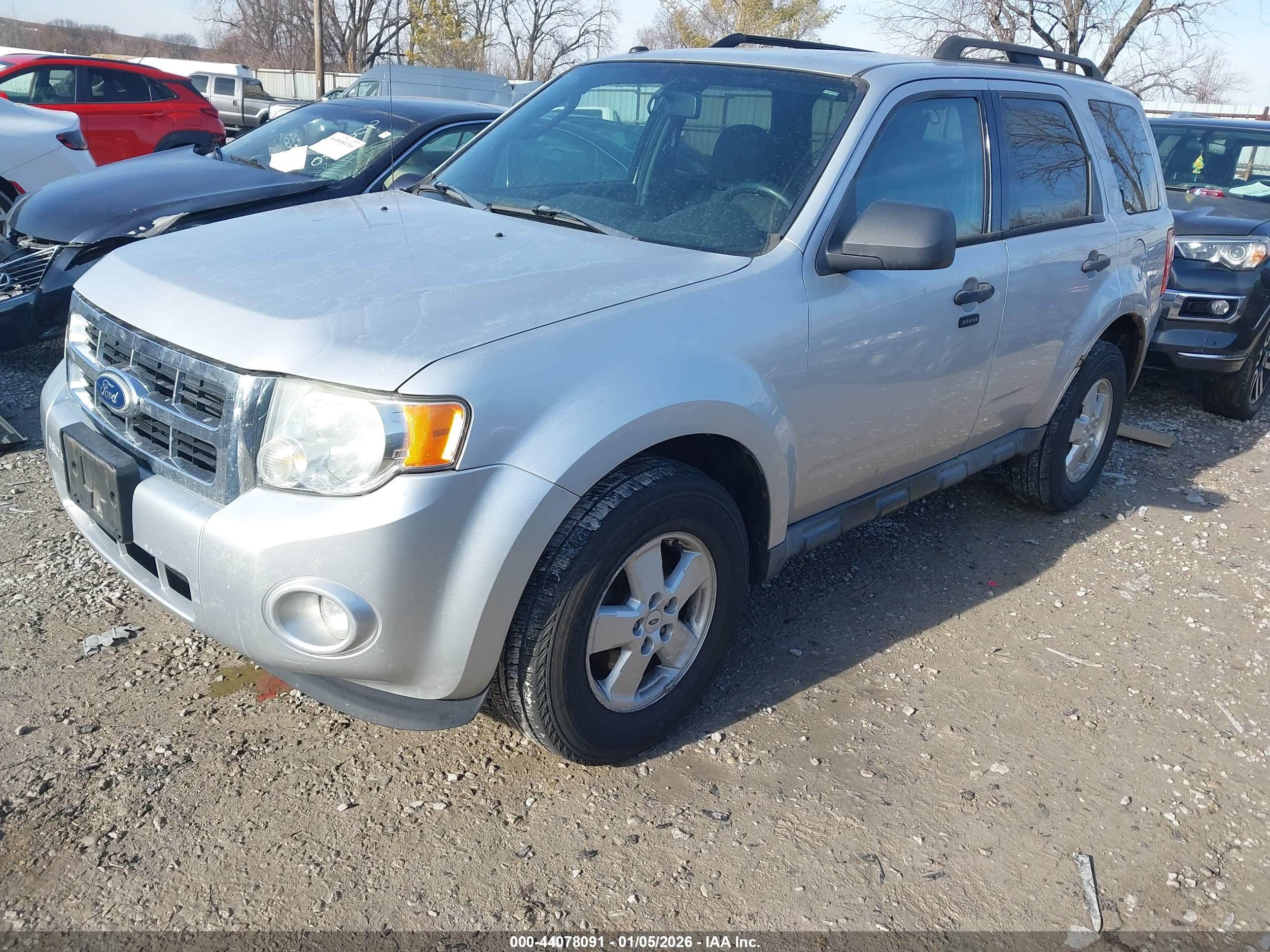 FORD ESCAPE image 2