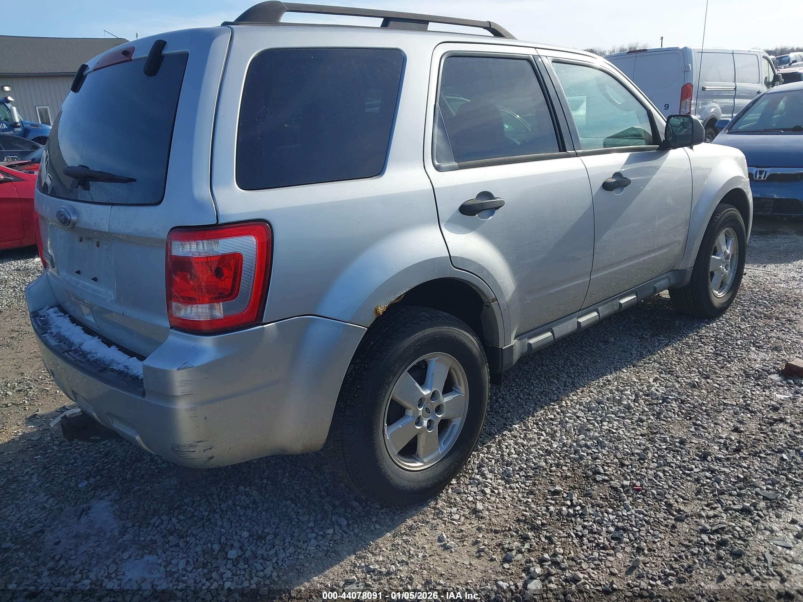 FORD ESCAPE image 4