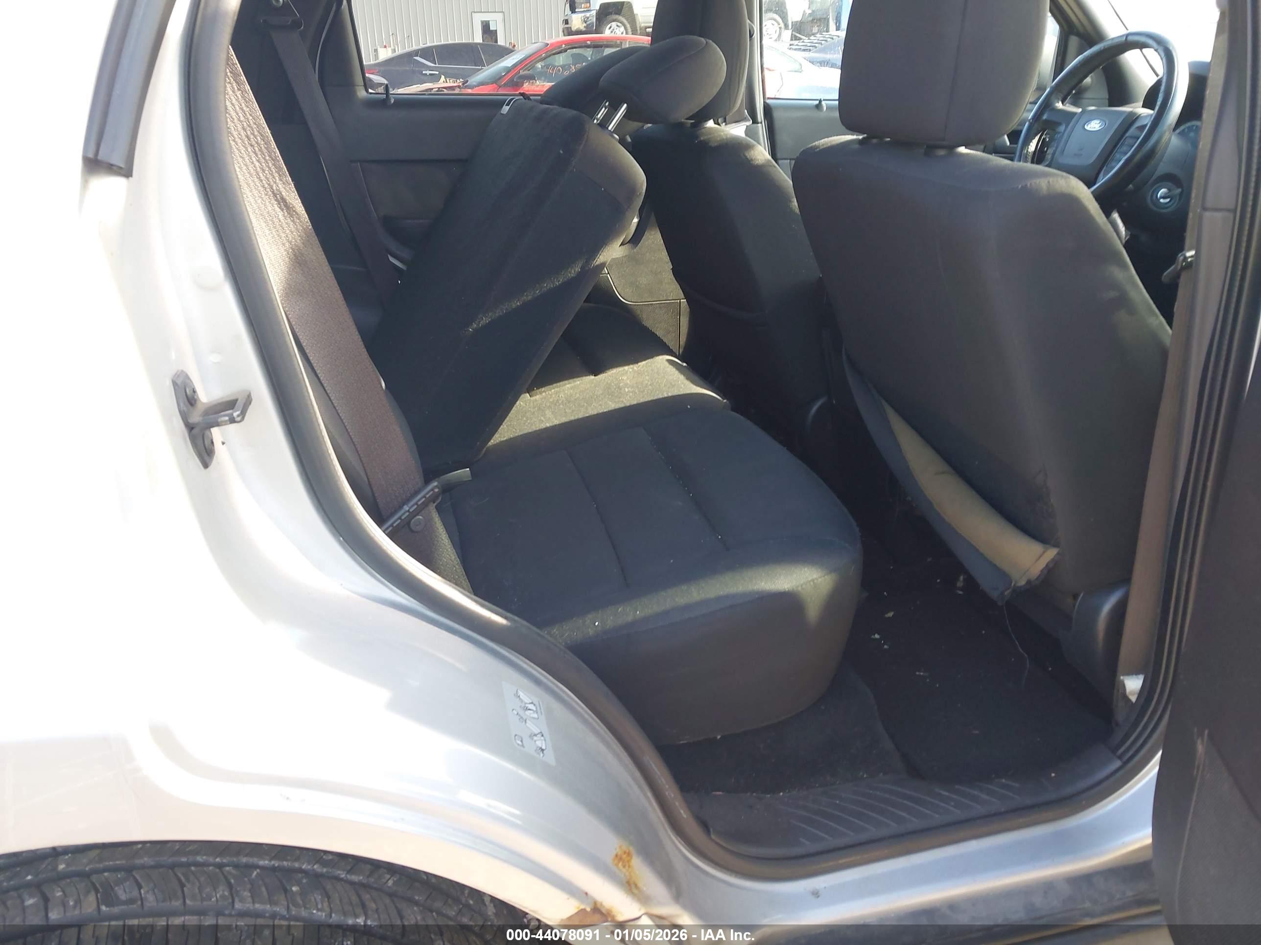 FORD ESCAPE image 8