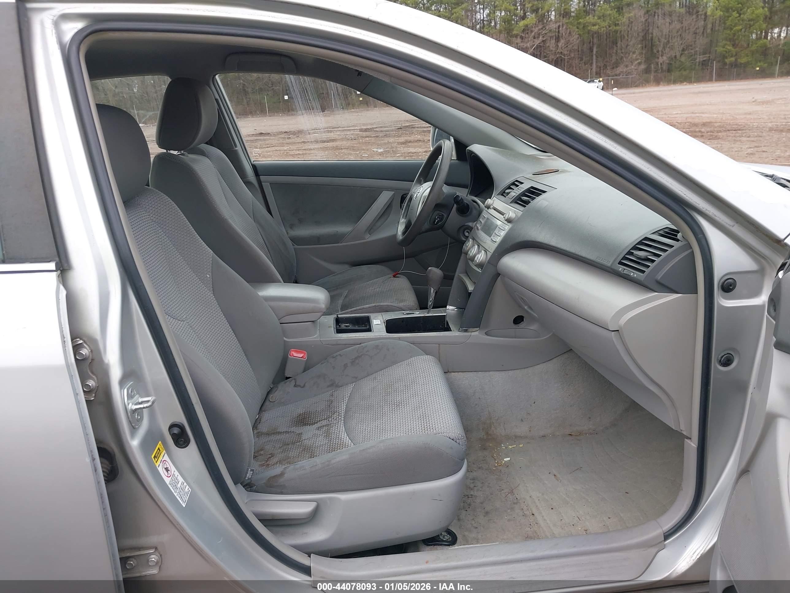TOYOTA CAMRY image 5