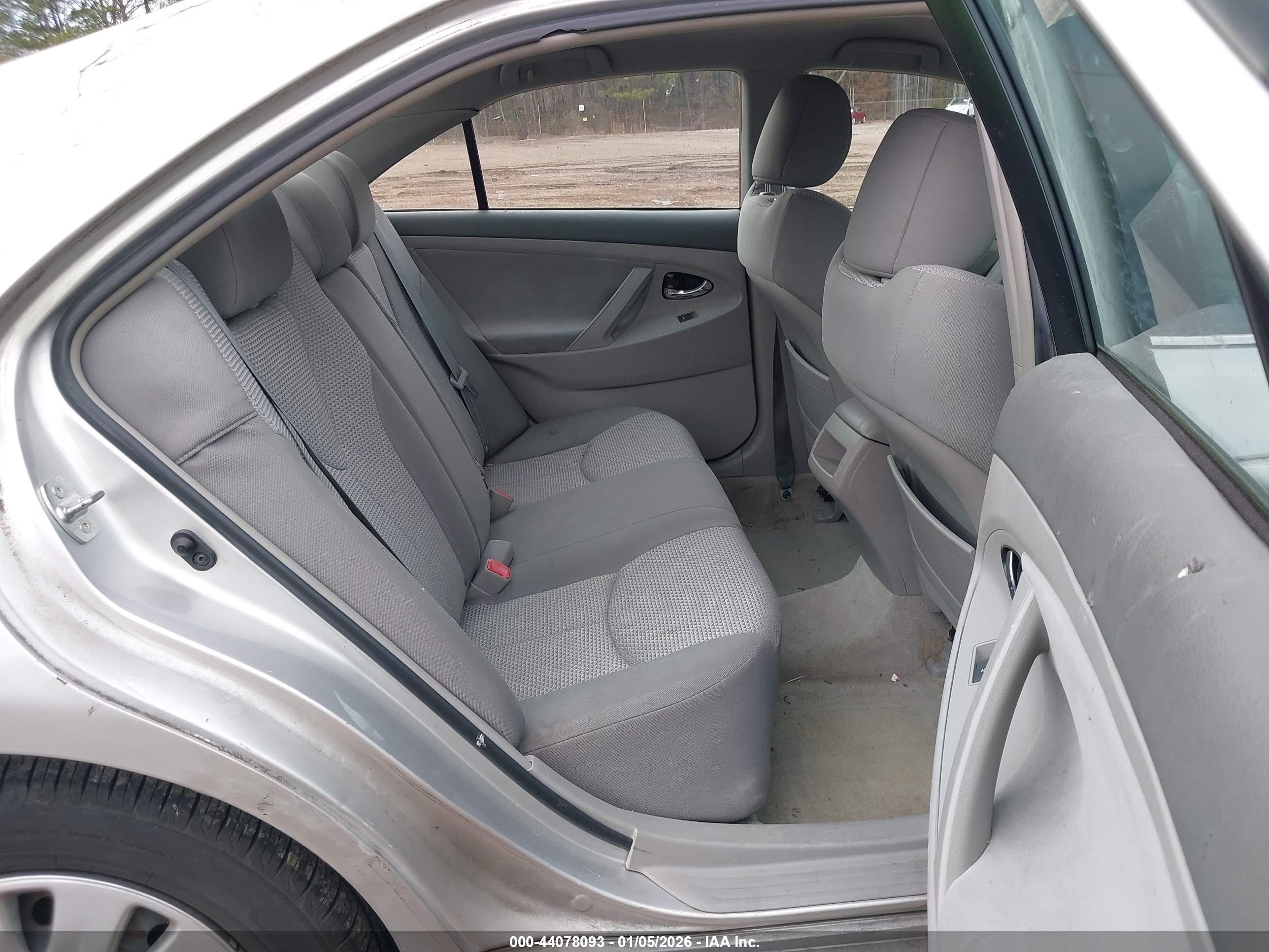 TOYOTA CAMRY image 8