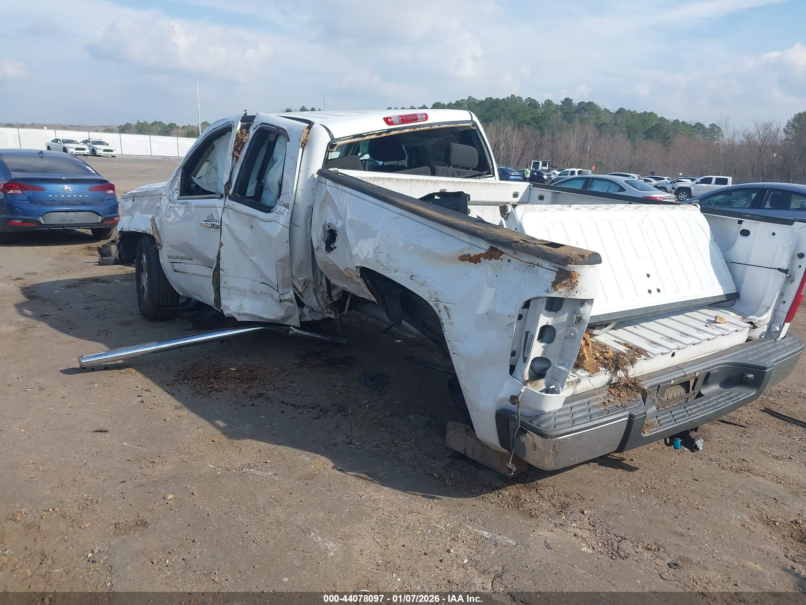 CHEVROLET SILVERADO image 3