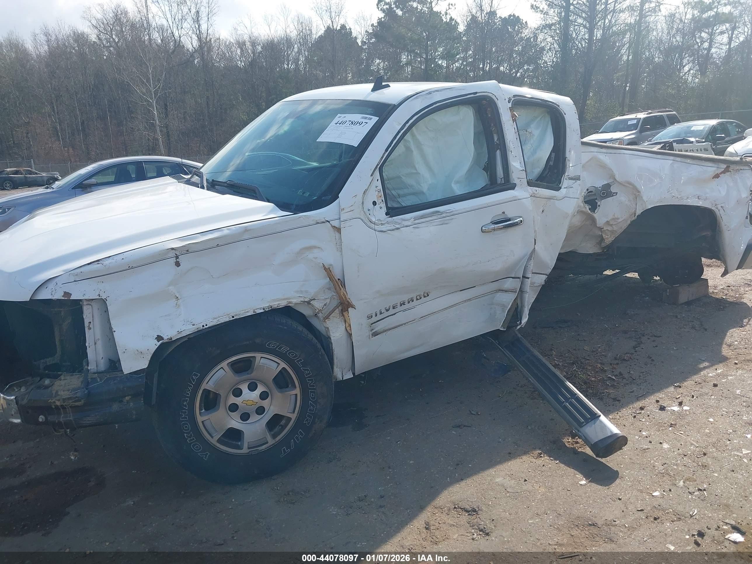 CHEVROLET SILVERADO image 6