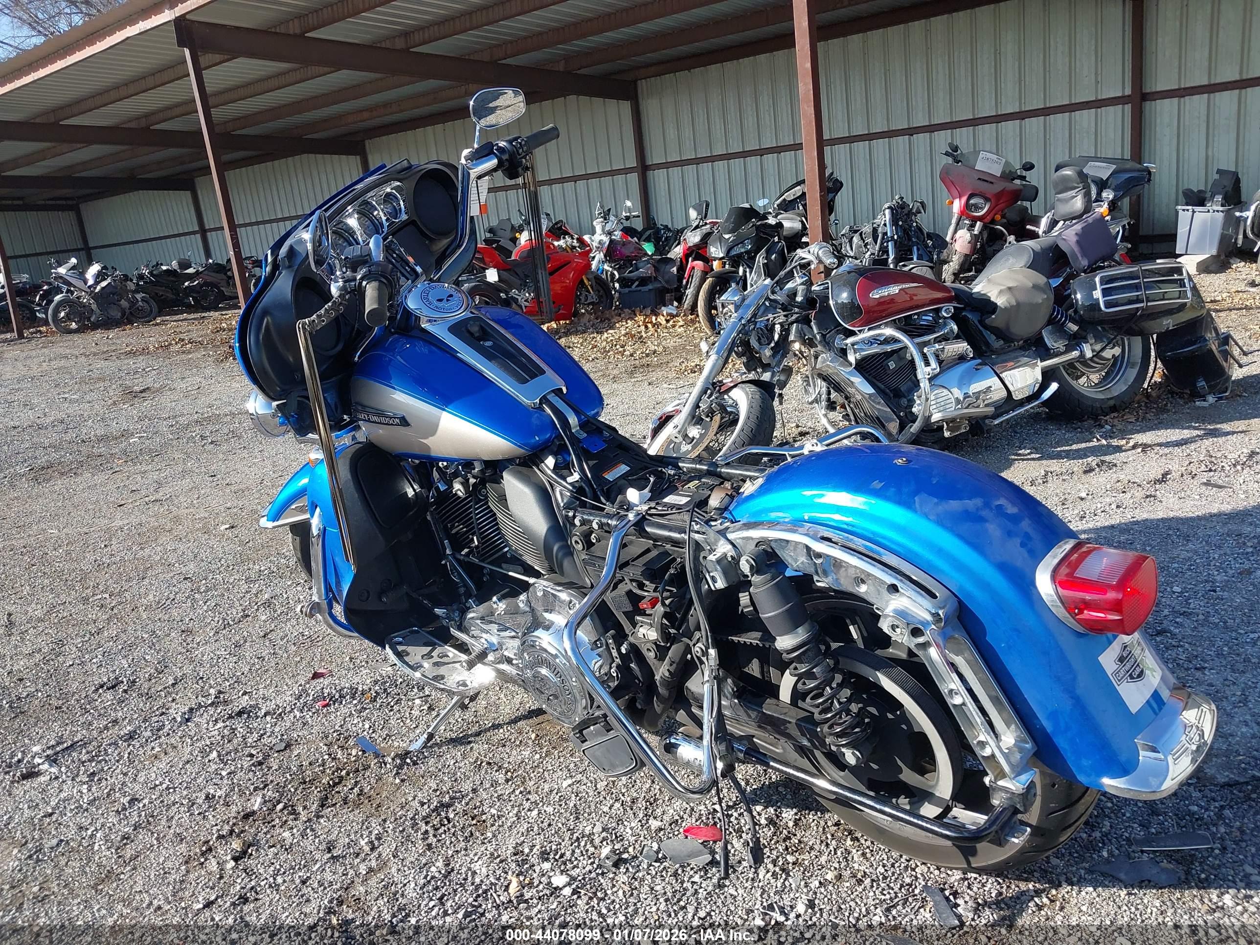 HARLEY-DAVIDSON FLHTCU image 3