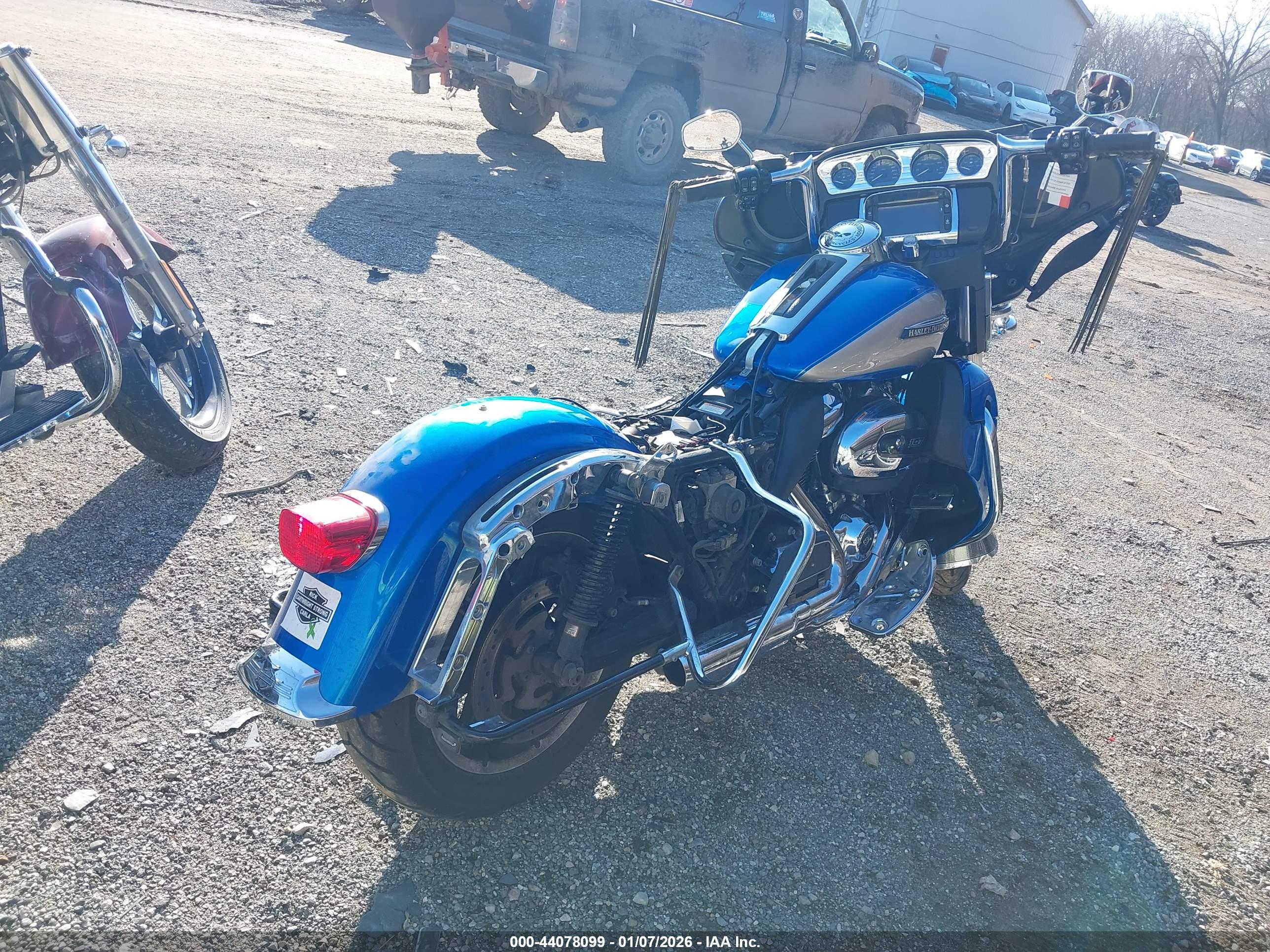 HARLEY-DAVIDSON FLHTCU image 4