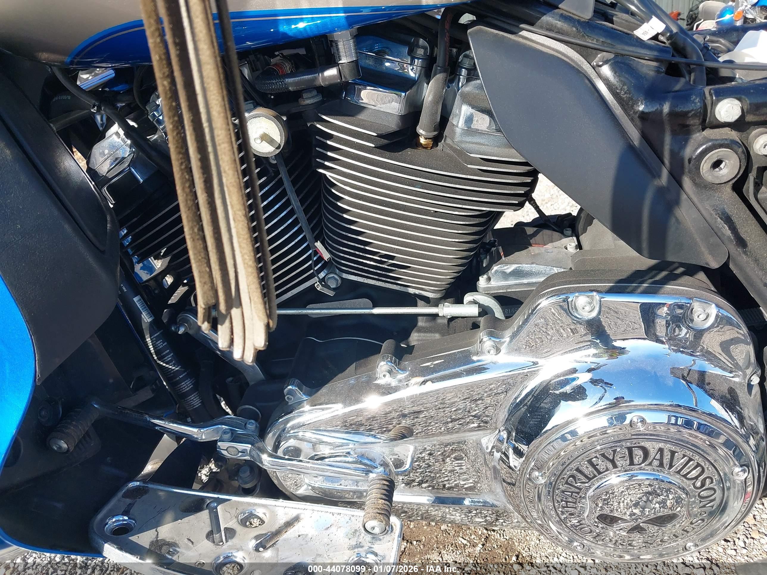HARLEY-DAVIDSON FLHTCU image 9