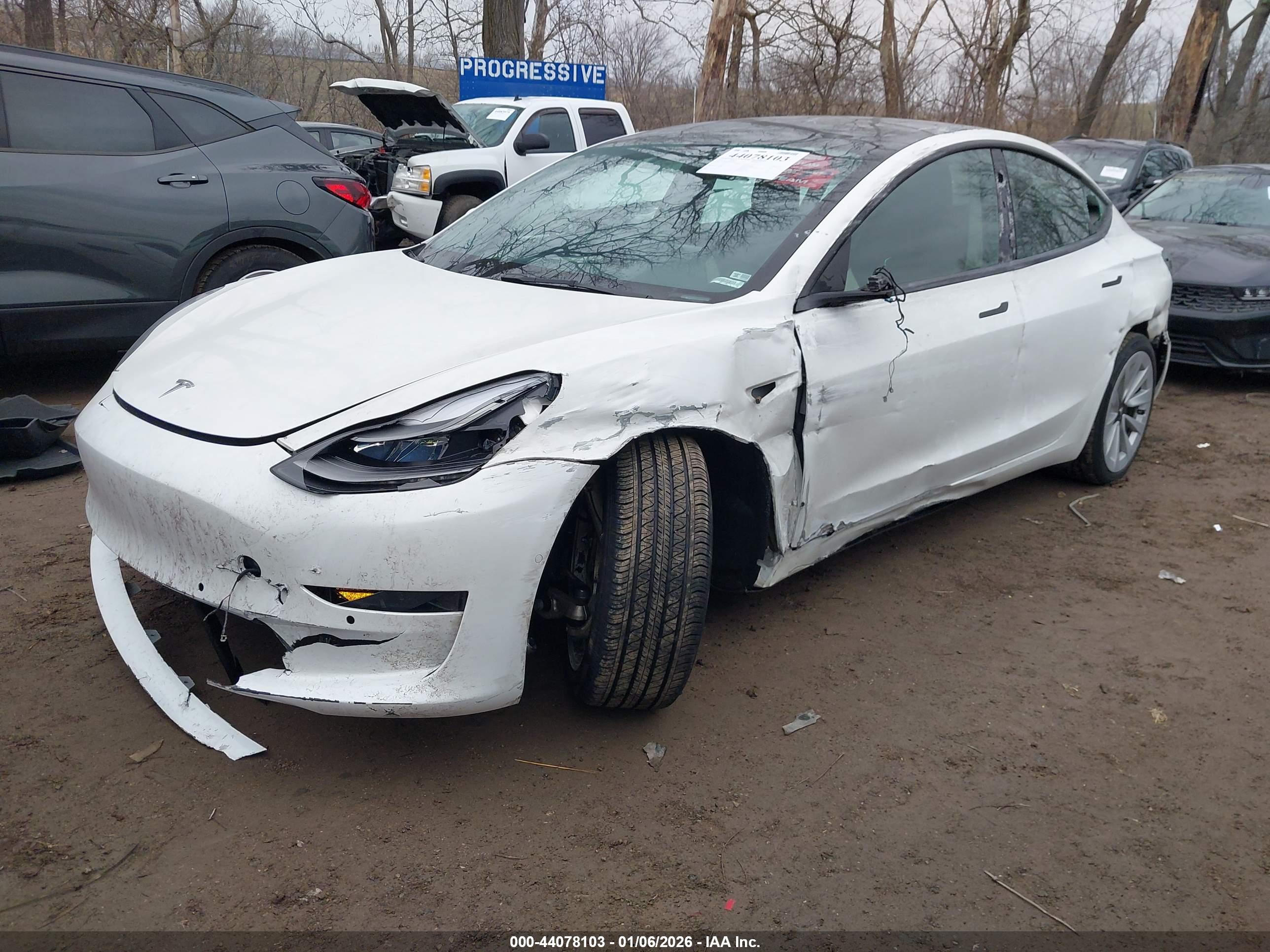 TESLA MODEL image 2