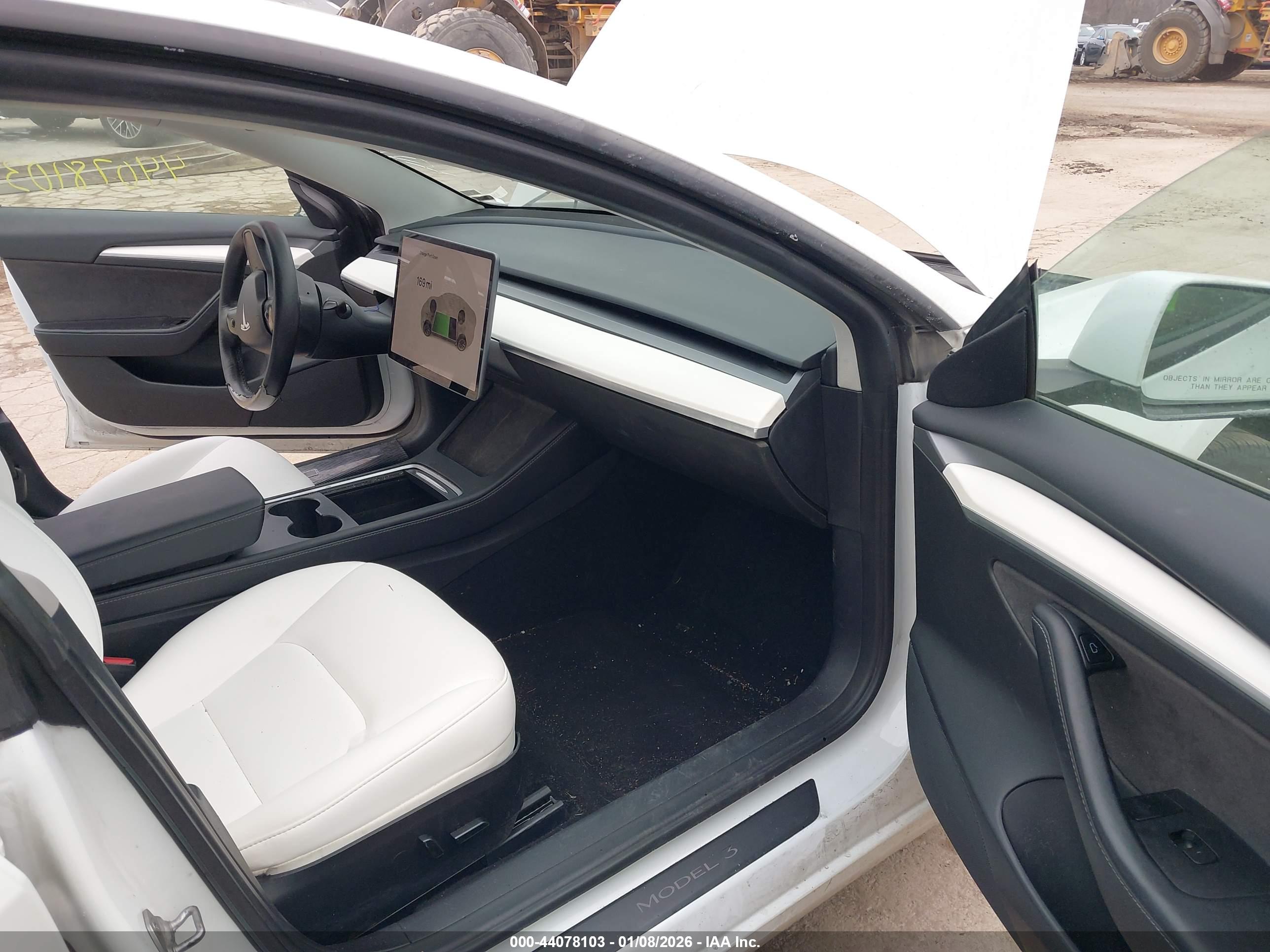 TESLA MODEL image 5