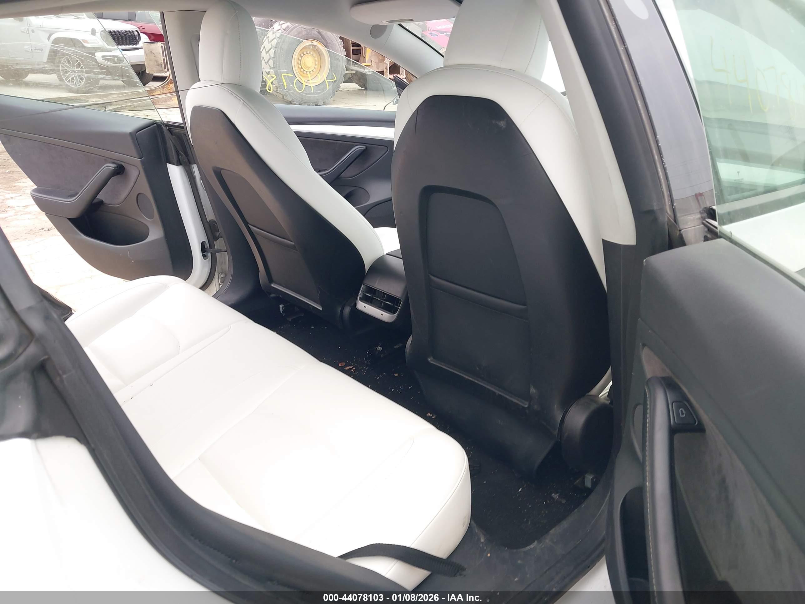 TESLA MODEL image 8