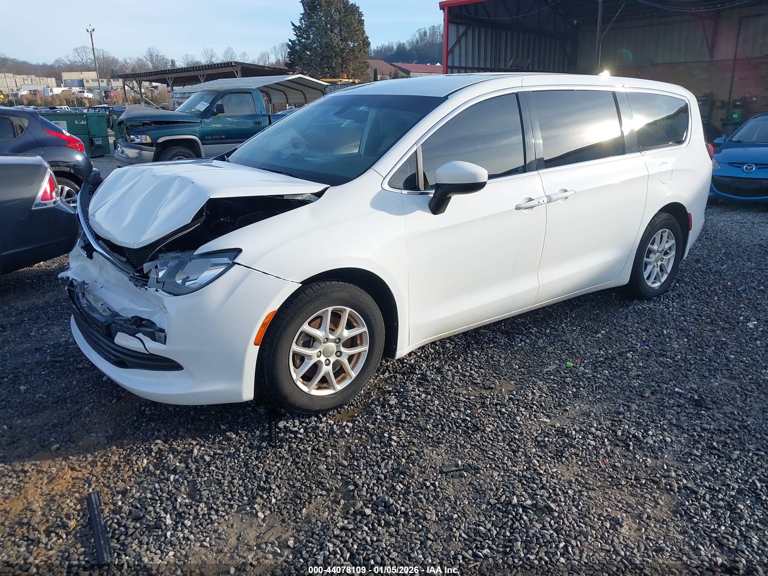 CHRYSLER PACIFICA image 2
