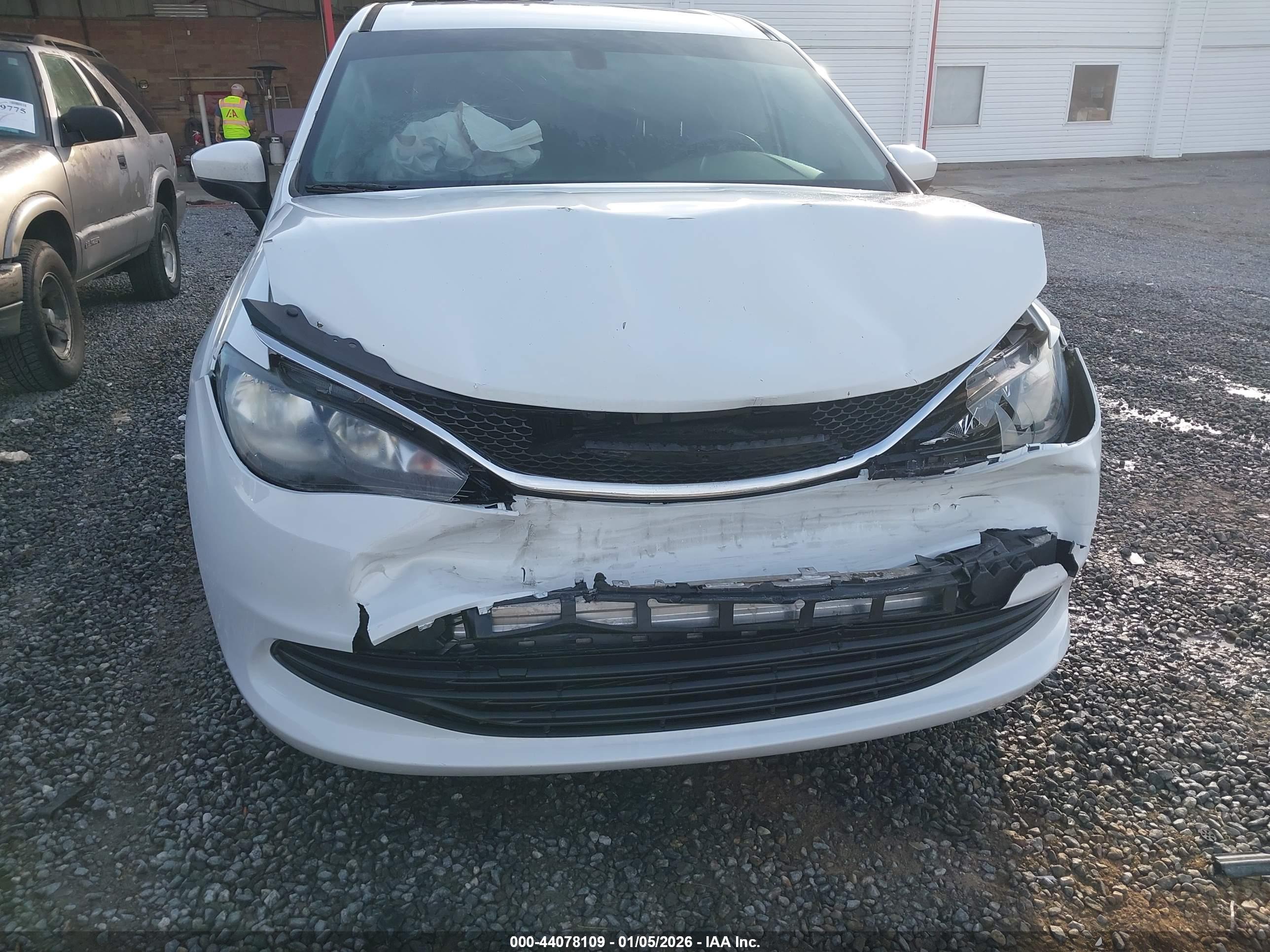 CHRYSLER PACIFICA image 6