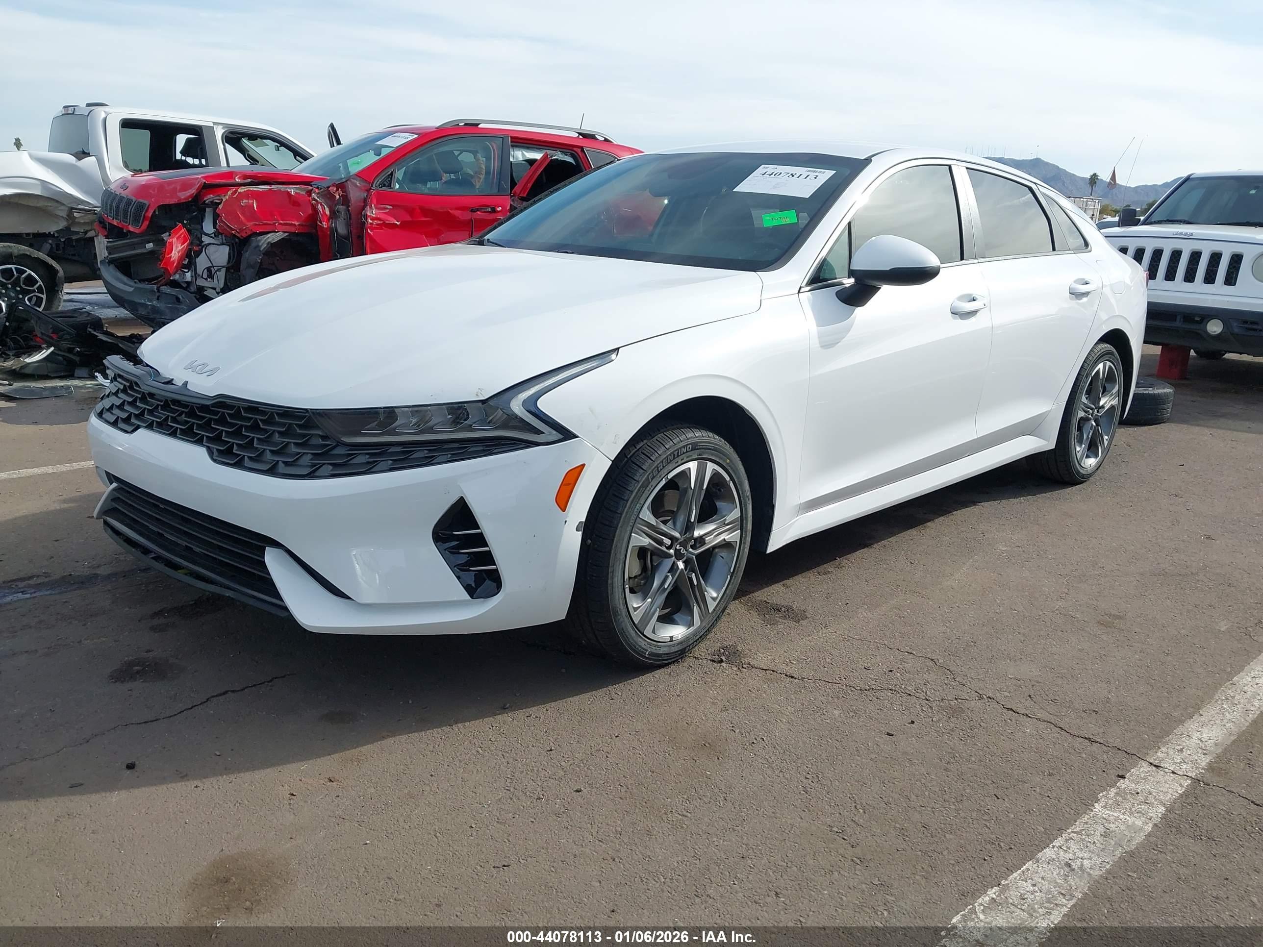 KIA K5 image 2