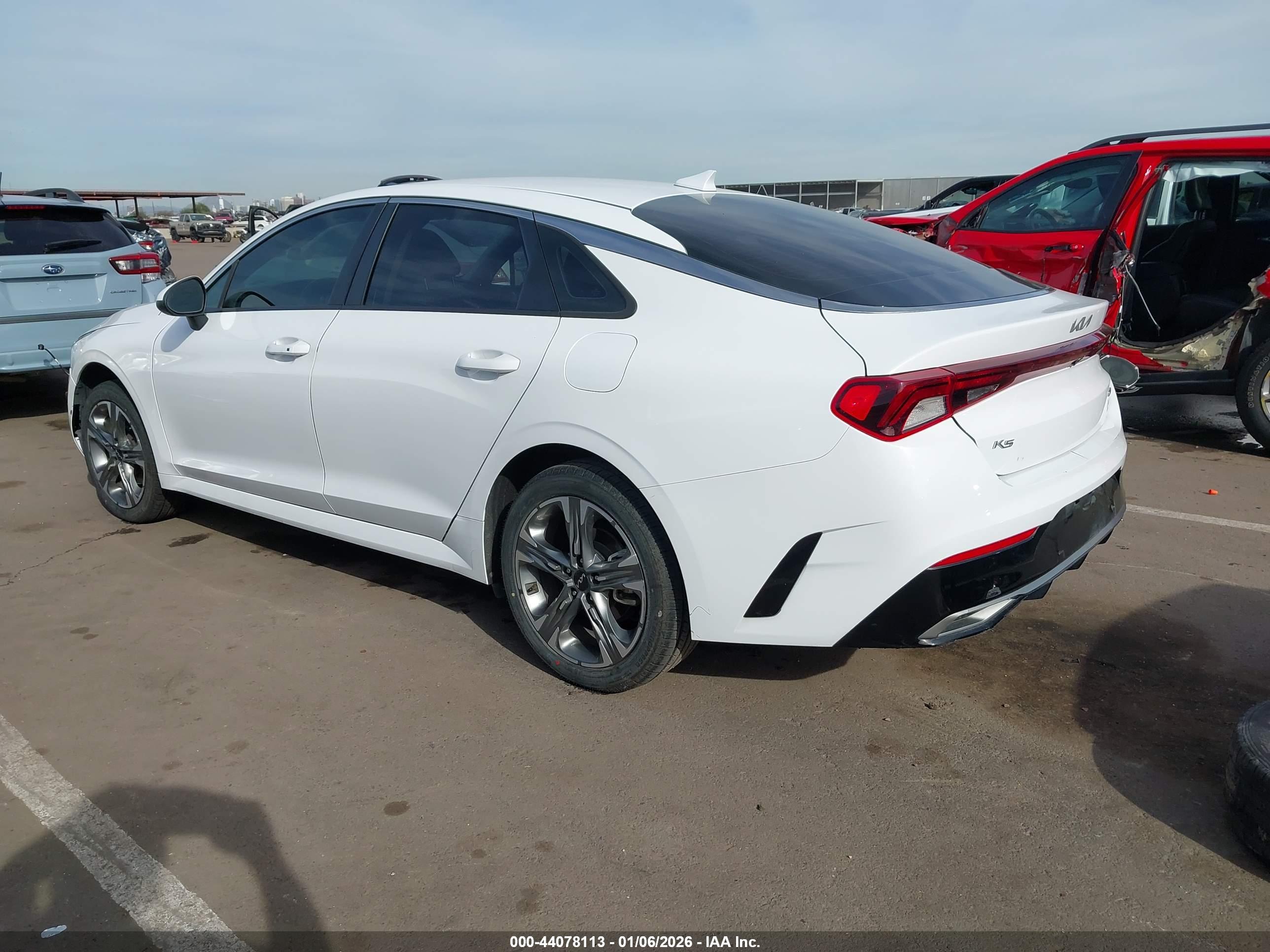 KIA K5 image 3