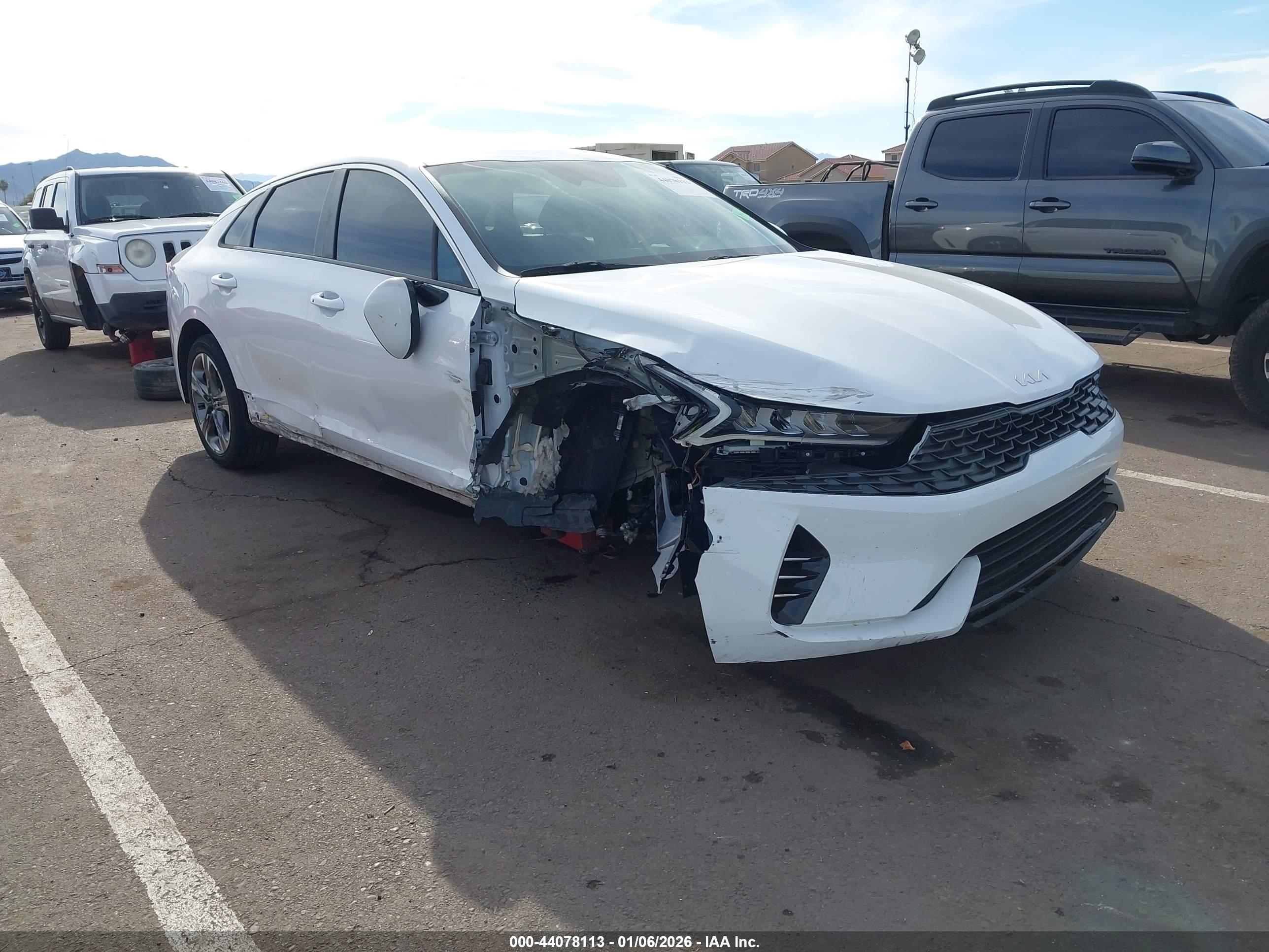 KIA K5 image 6
