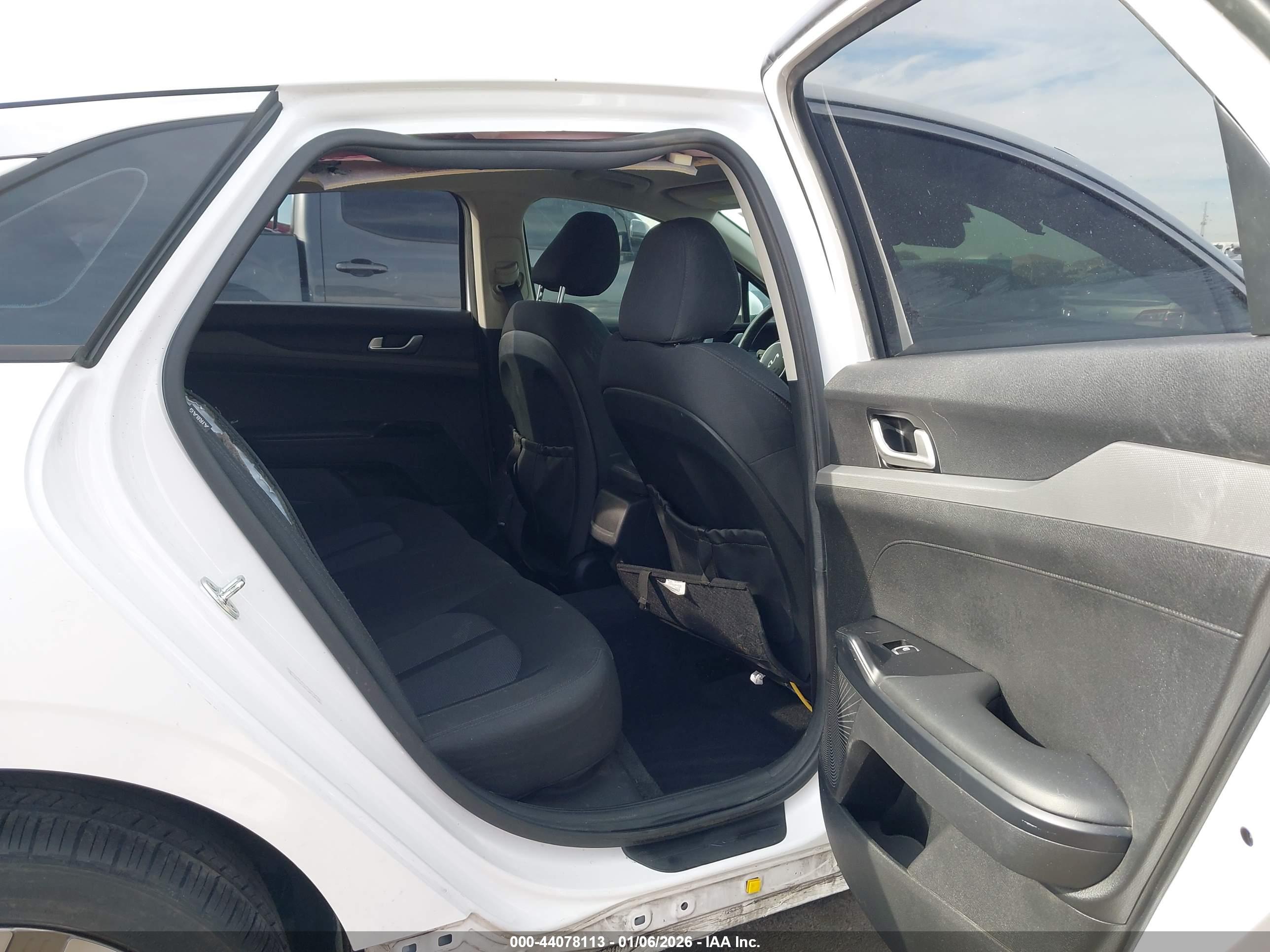 KIA K5 image 8