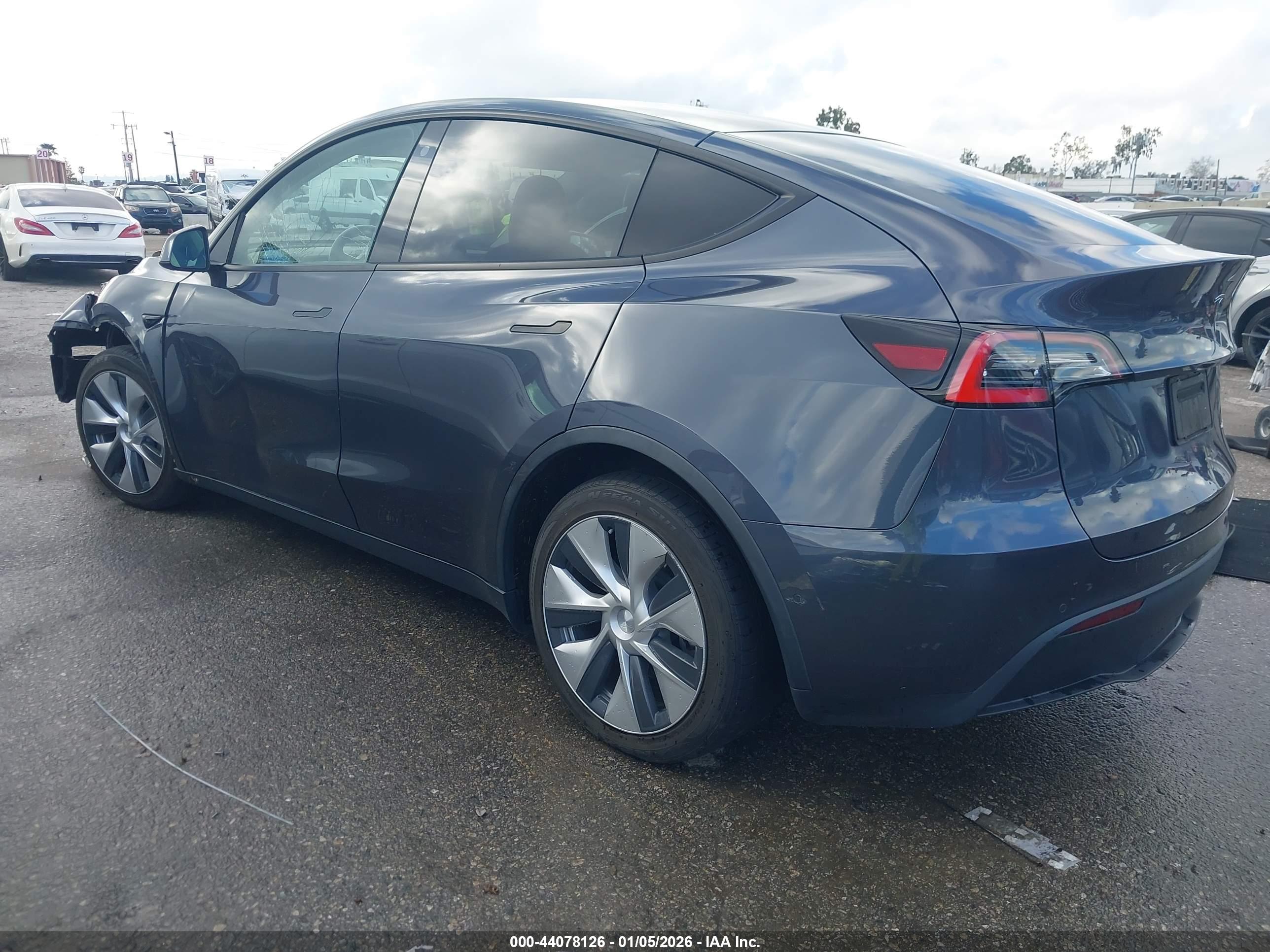 TESLA MODEL image 3