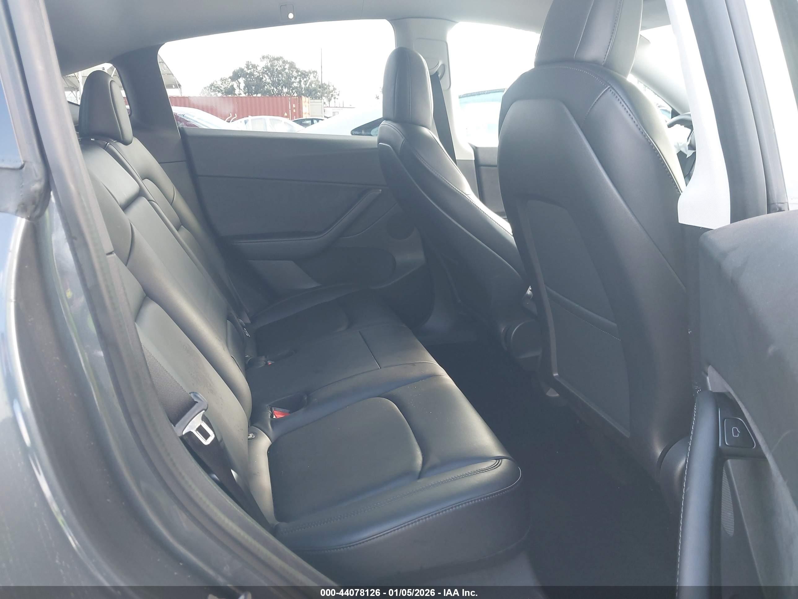 TESLA MODEL image 8