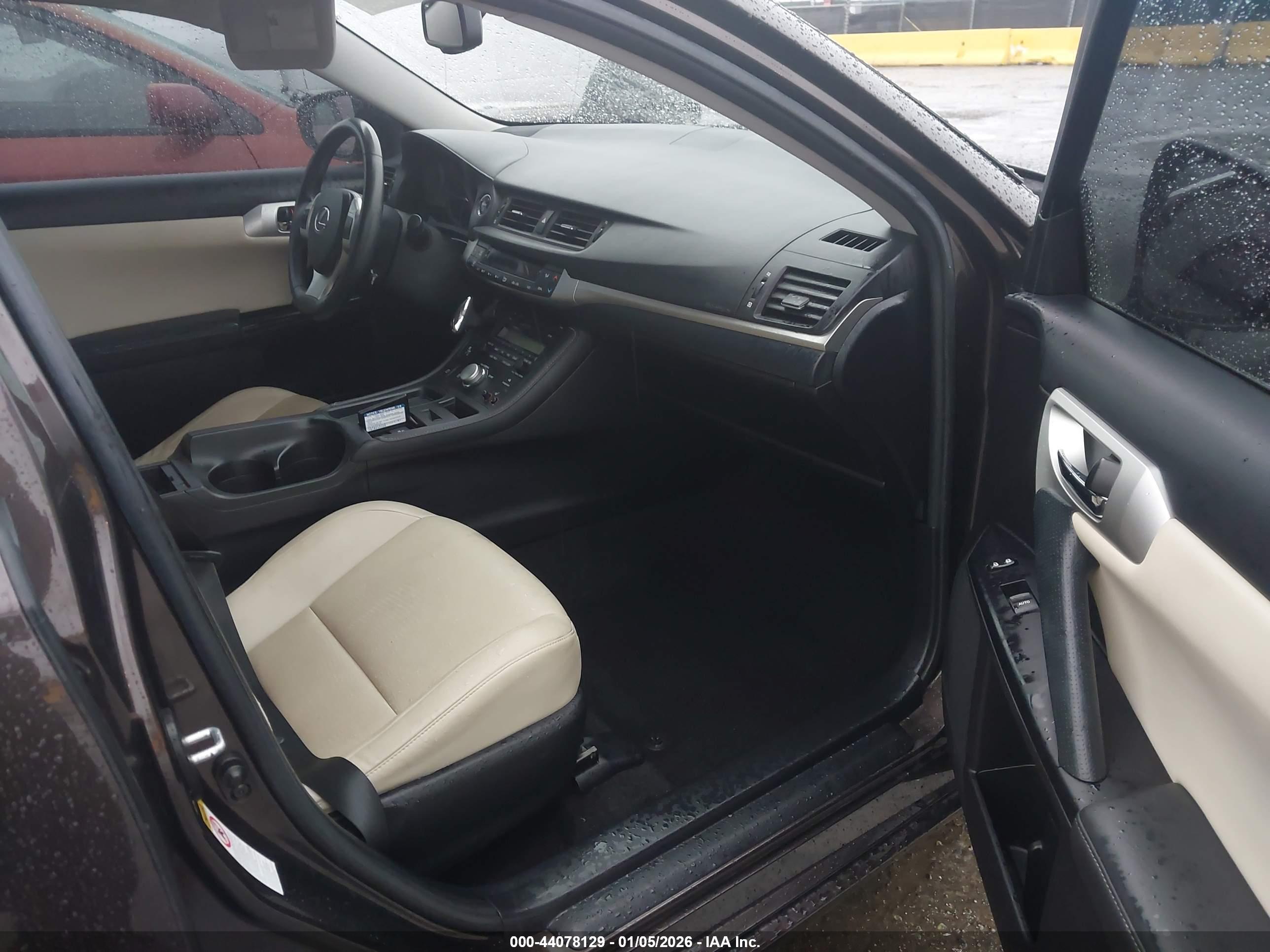 LEXUS CT image 5