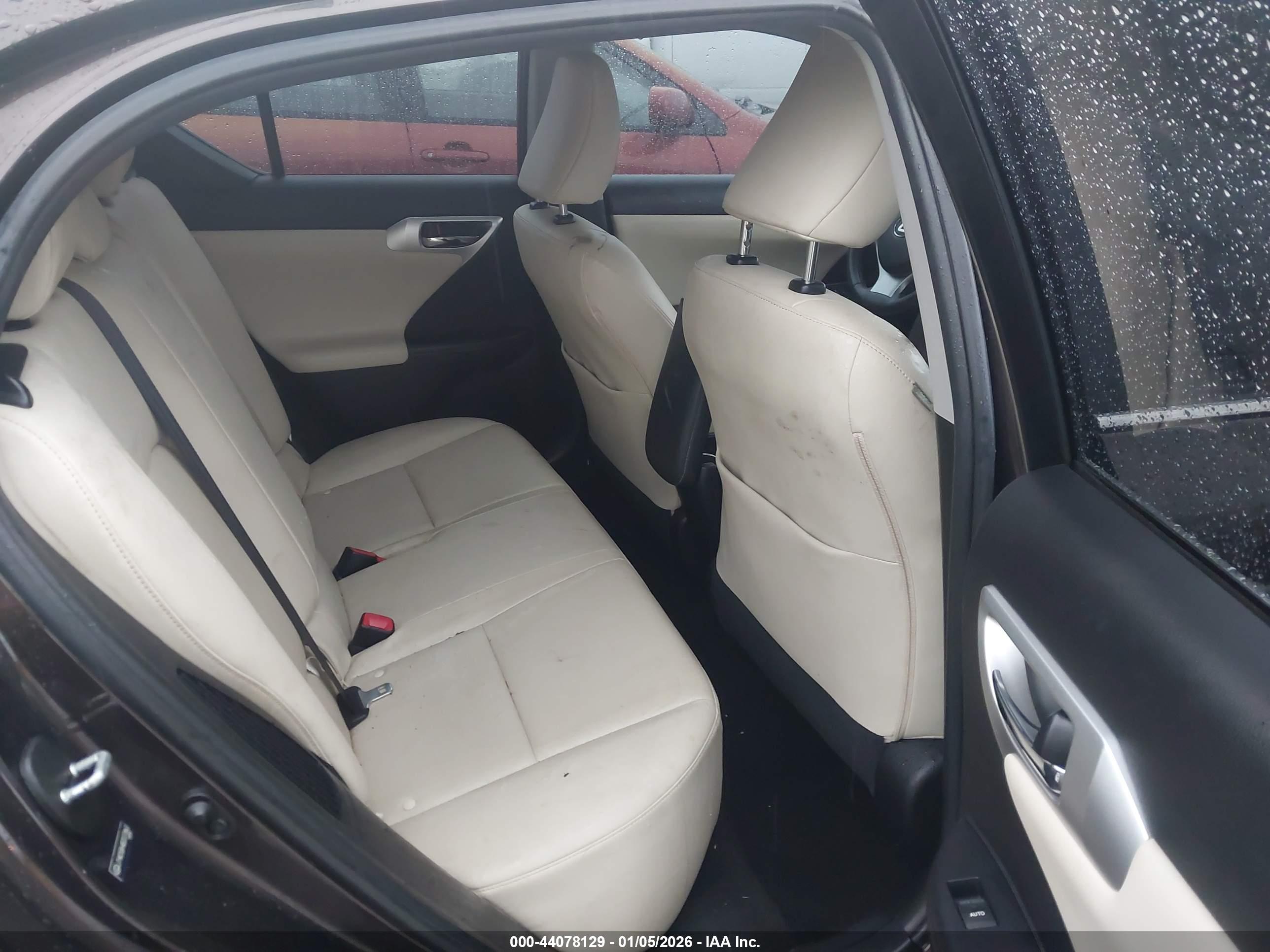 LEXUS CT image 8