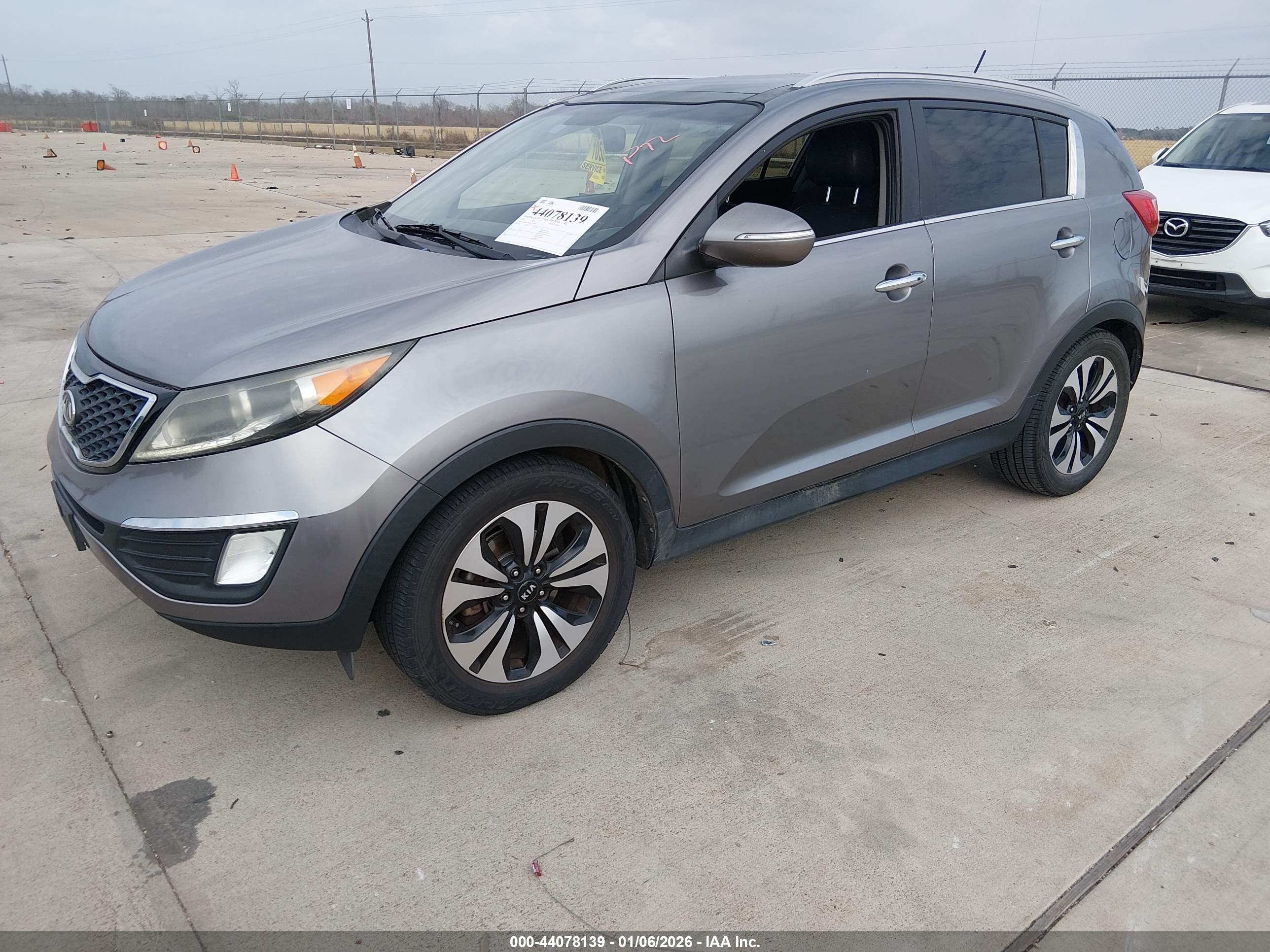 KIA SPORTAGE image 2