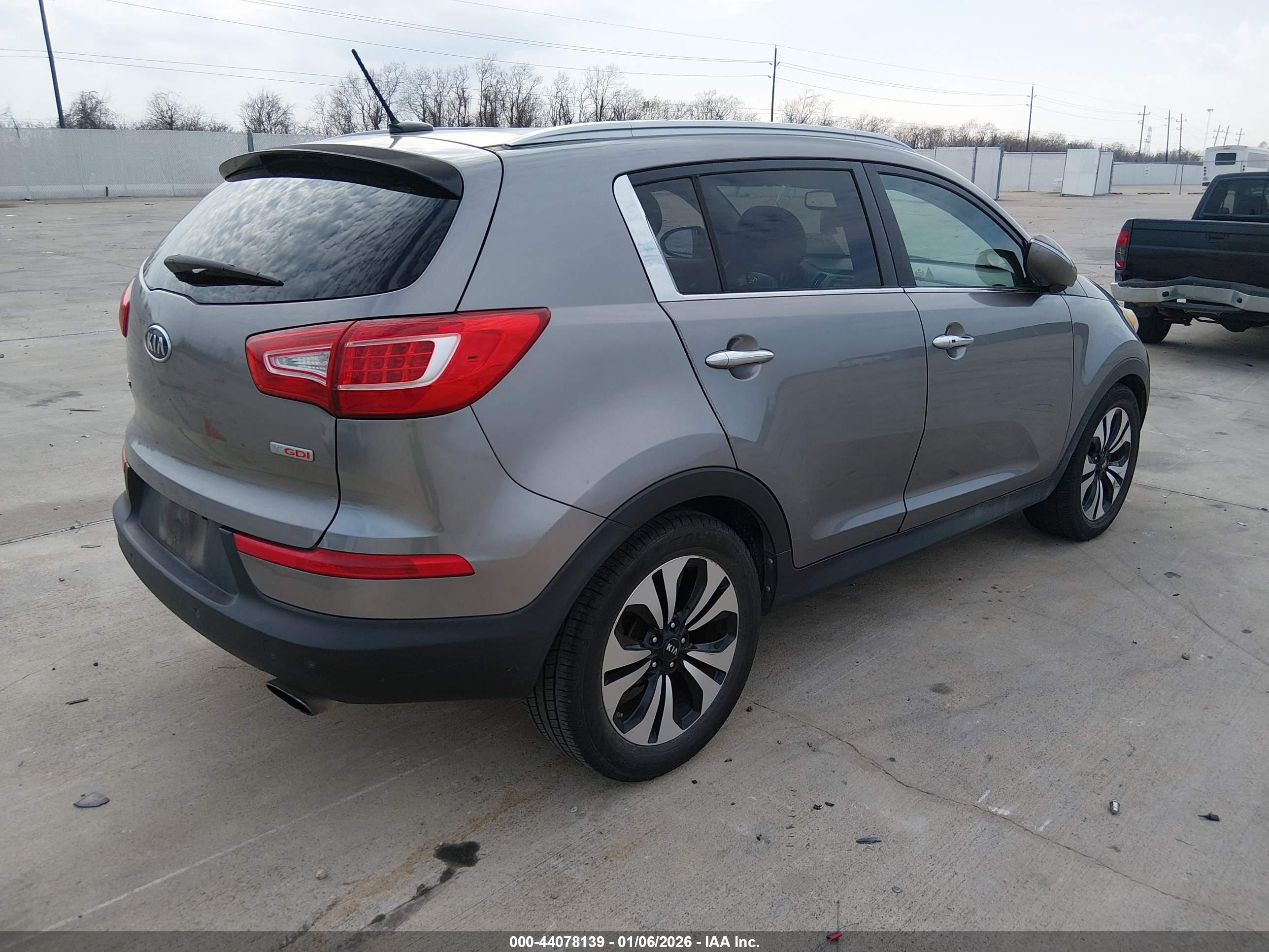 KIA SPORTAGE image 4