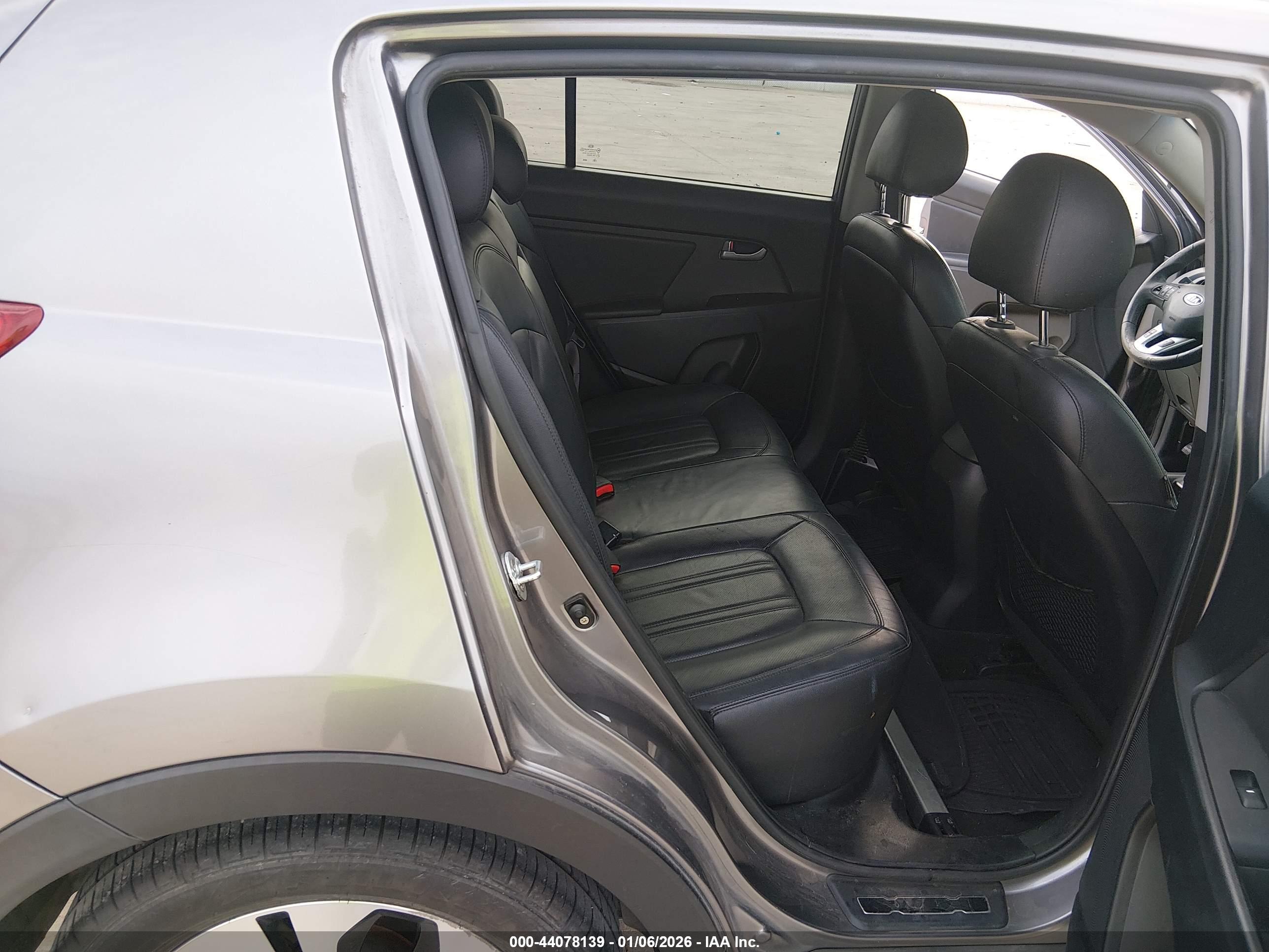KIA SPORTAGE image 8