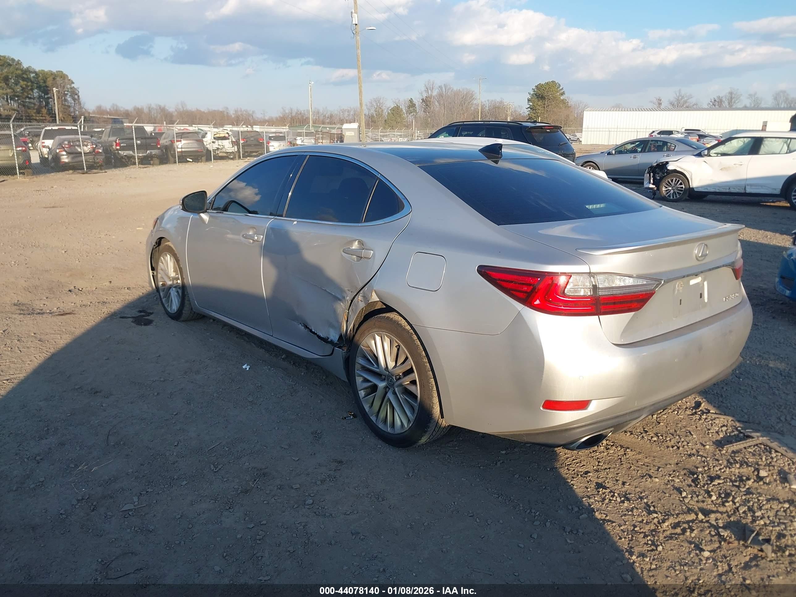 LEXUS ES image 3