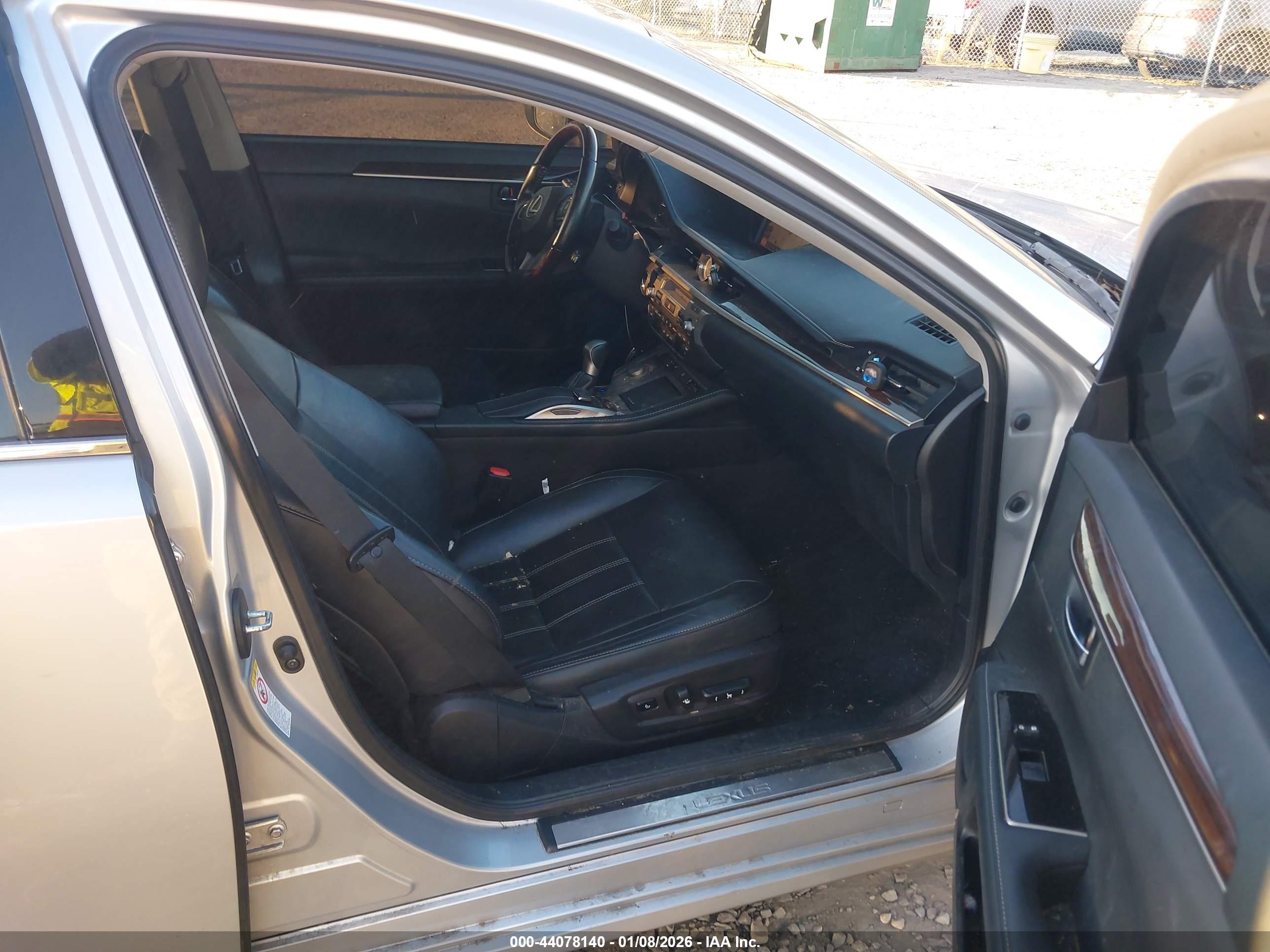 LEXUS ES image 5