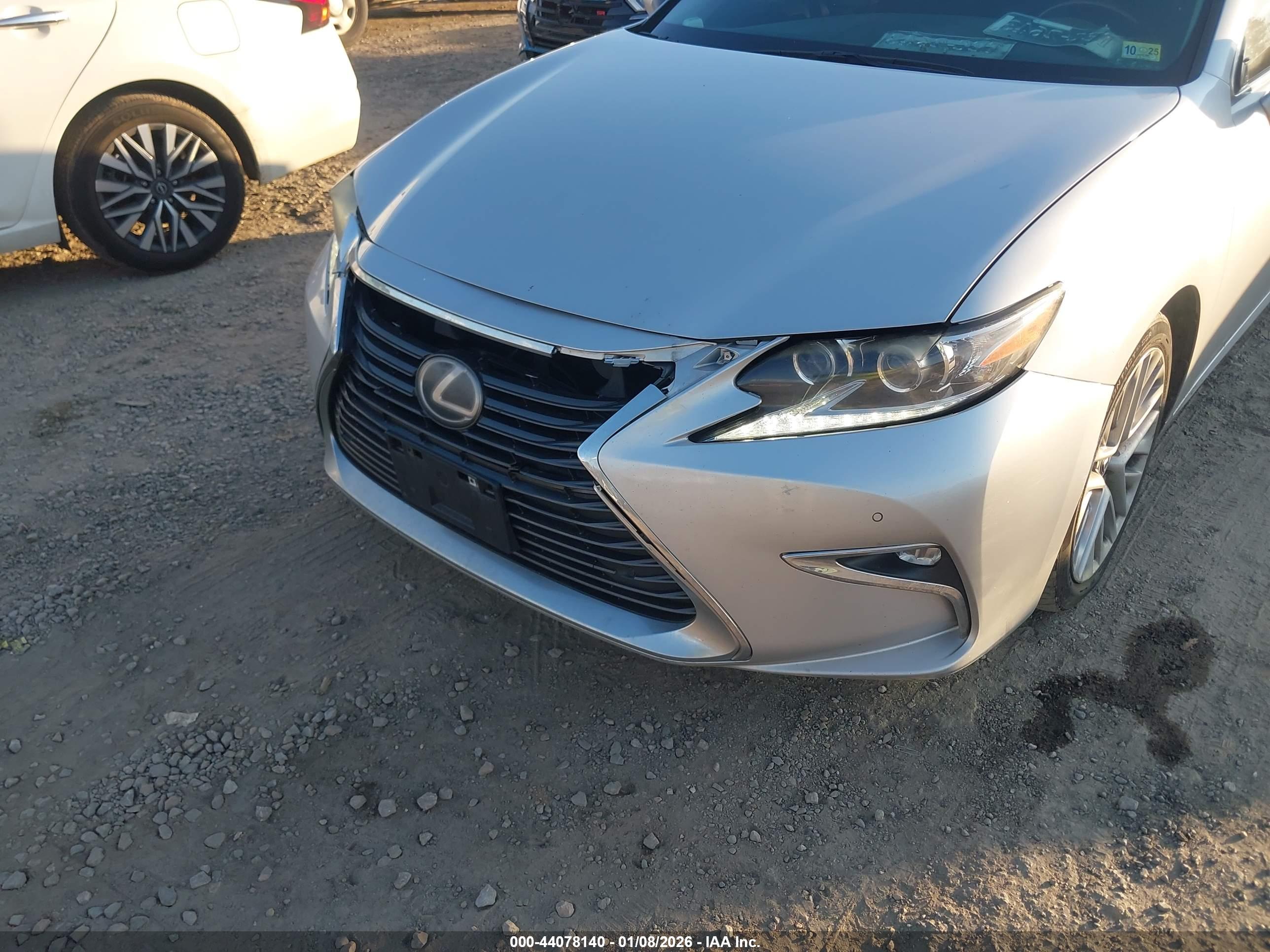 LEXUS ES image 6