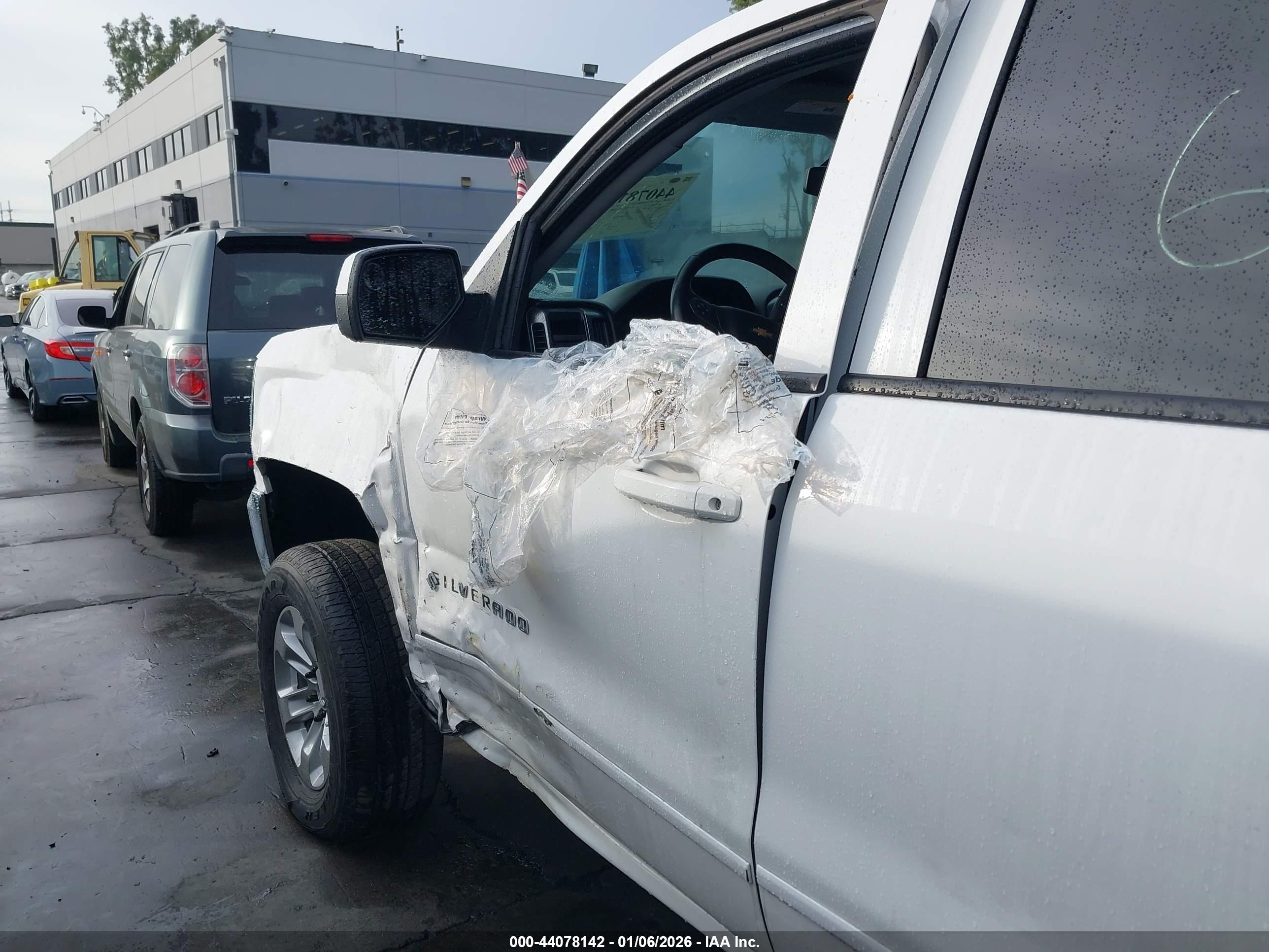 CHEVROLET SILVERADO image 6