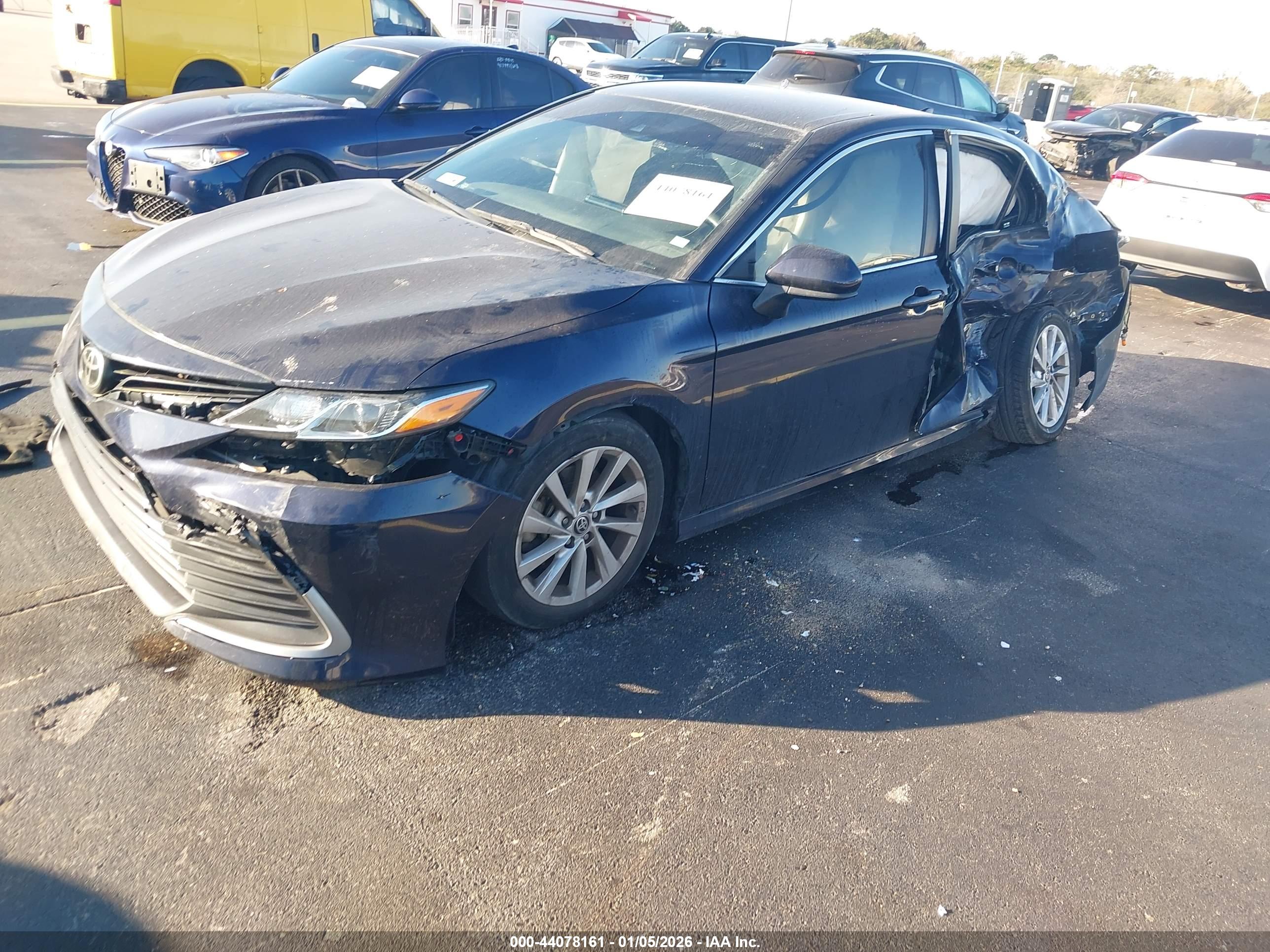 TOYOTA CAMRY image 2
