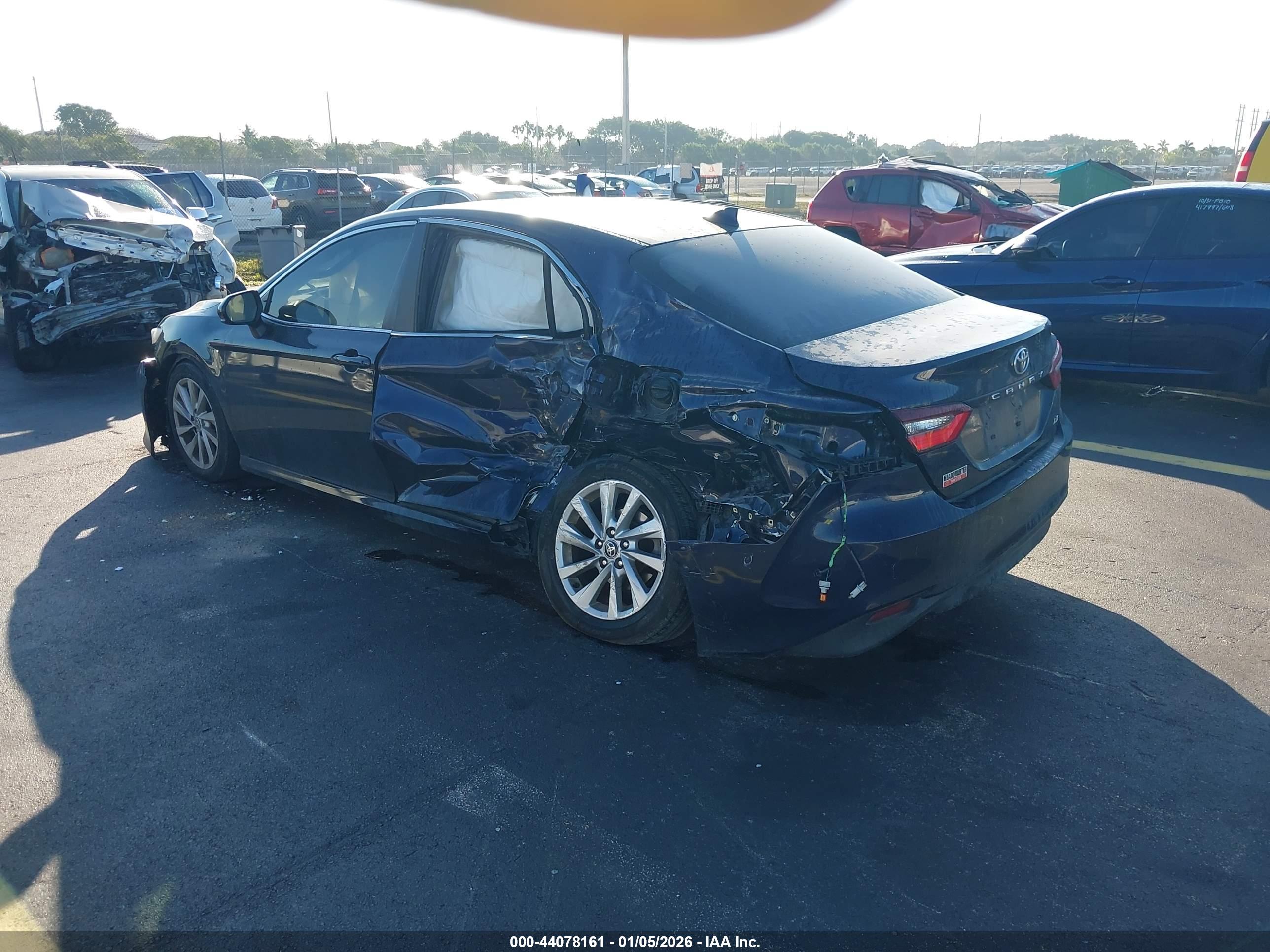 TOYOTA CAMRY image 3