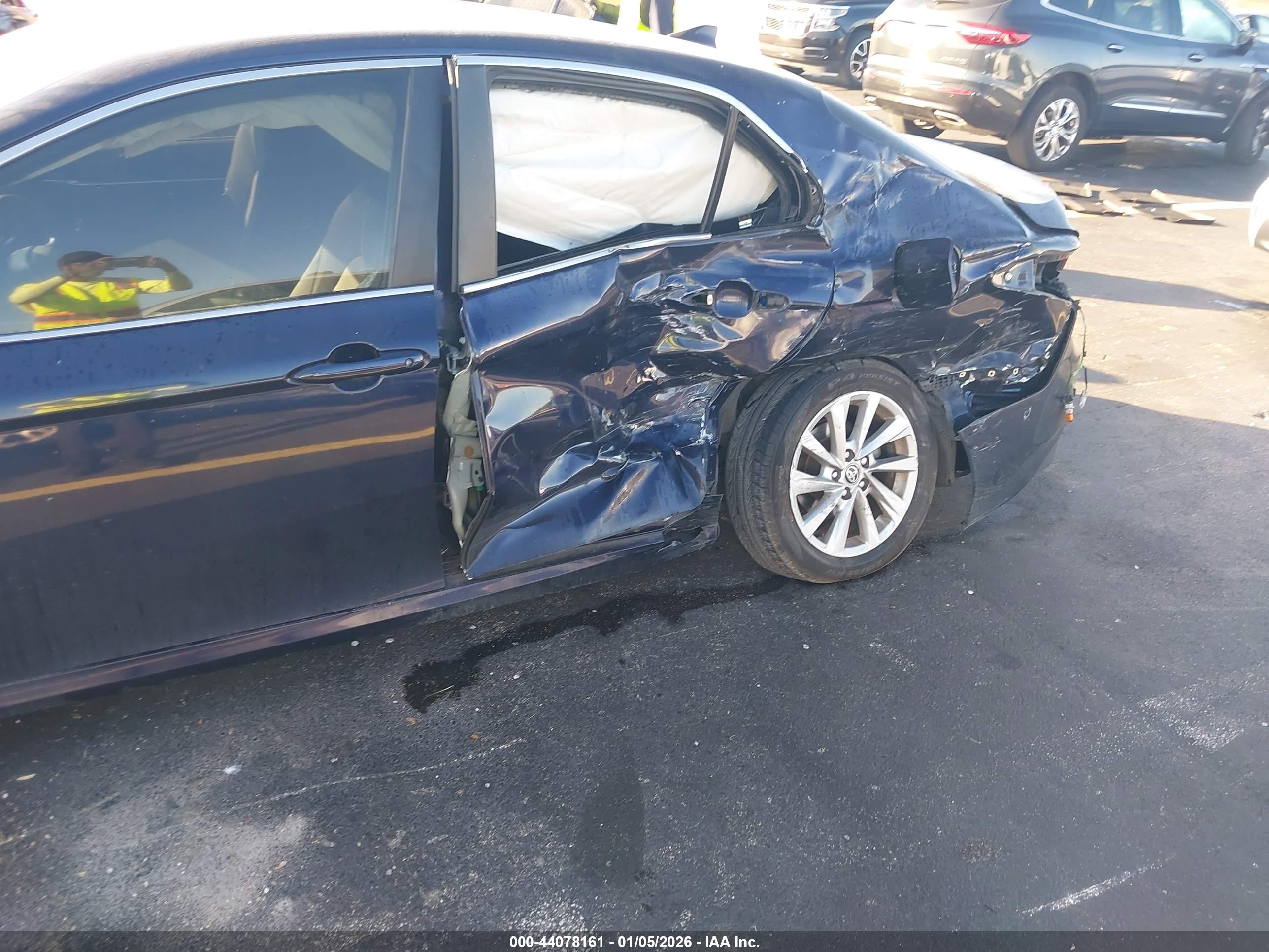 TOYOTA CAMRY image 6