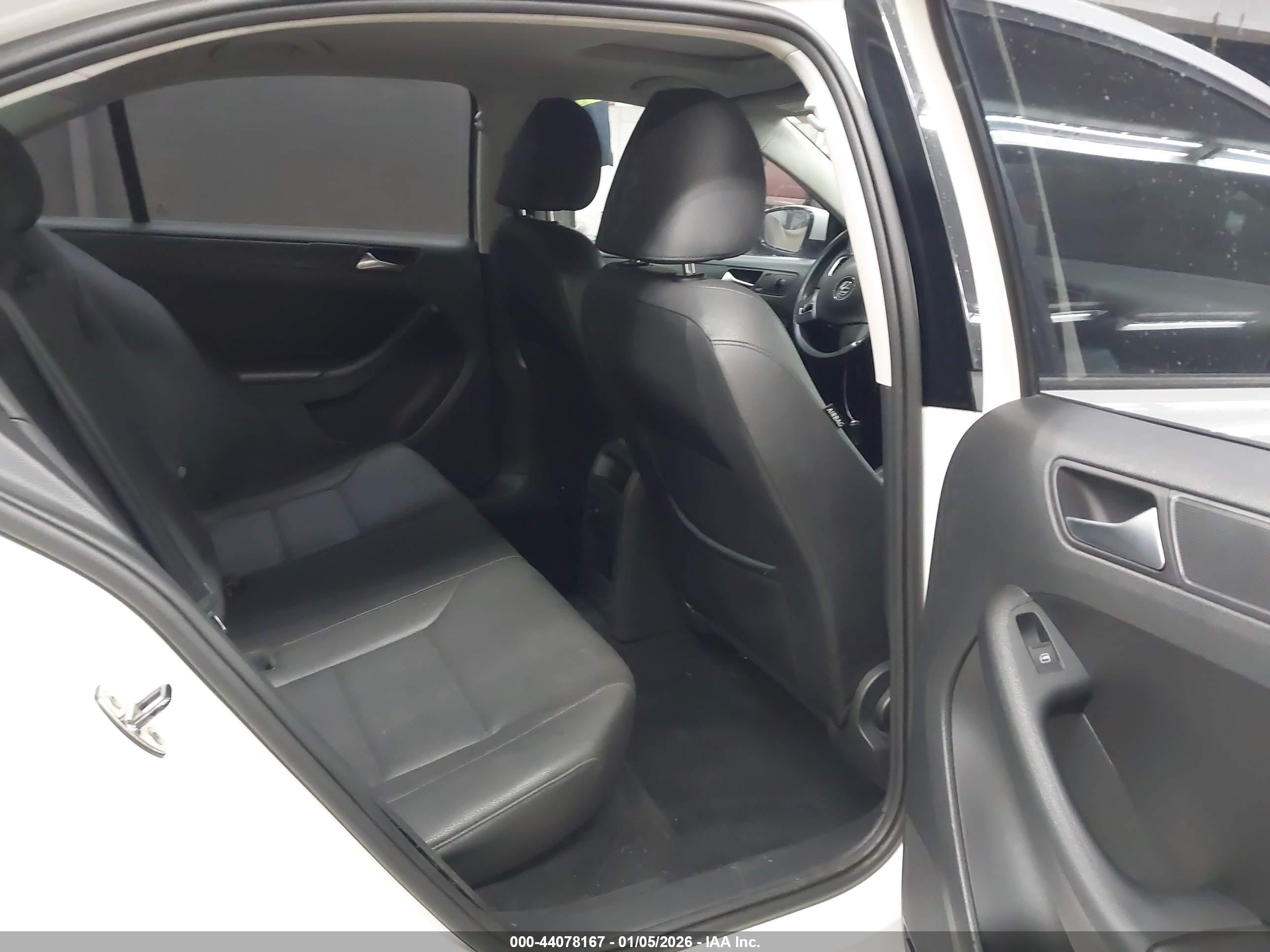 VOLKSWAGEN JETTA image 8