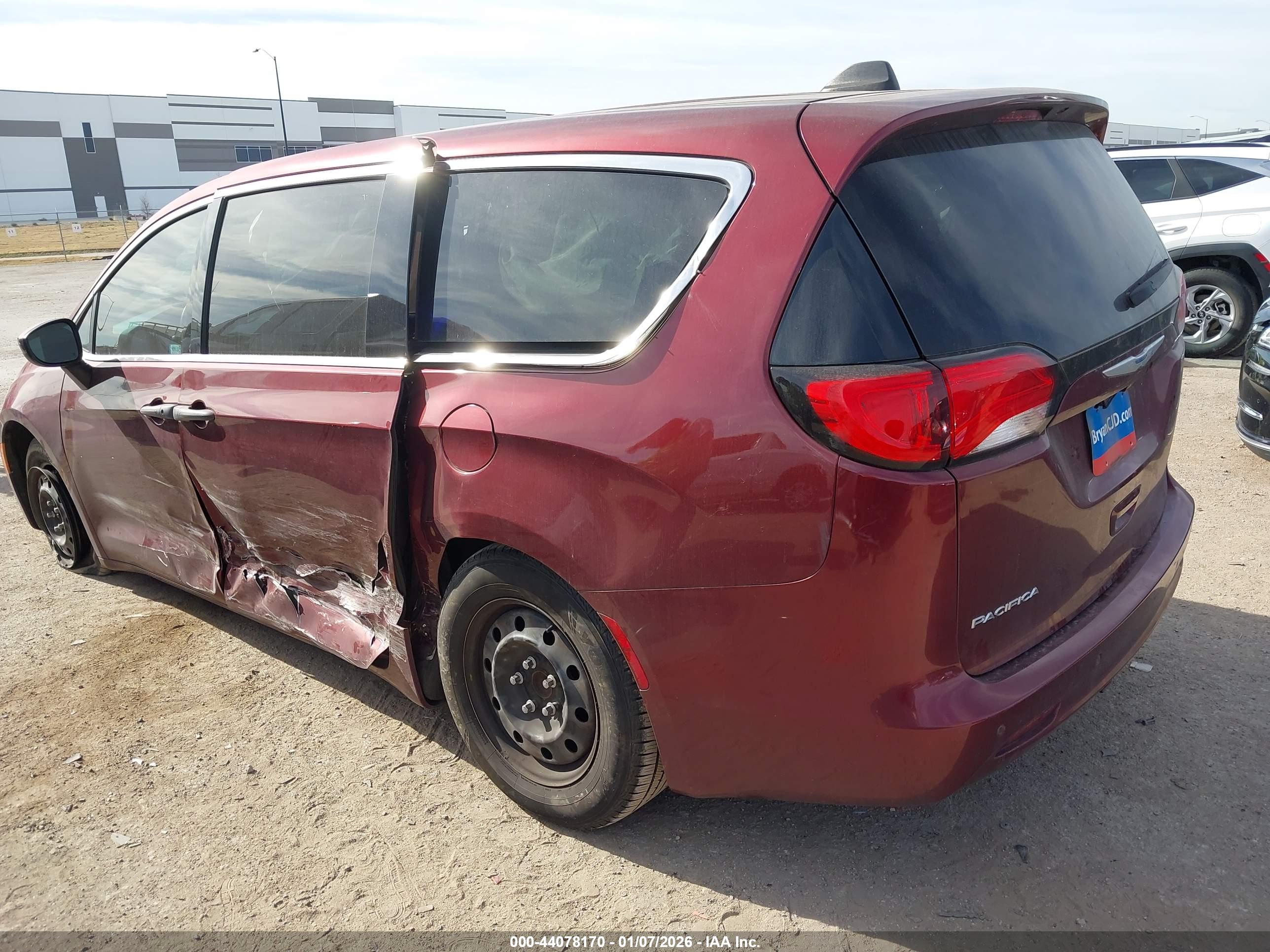 CHRYSLER PACIFICA image 3