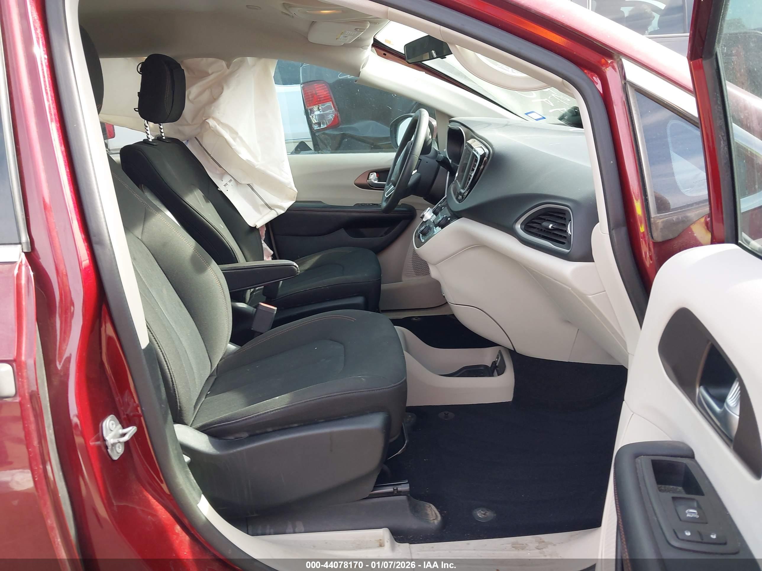 CHRYSLER PACIFICA image 5
