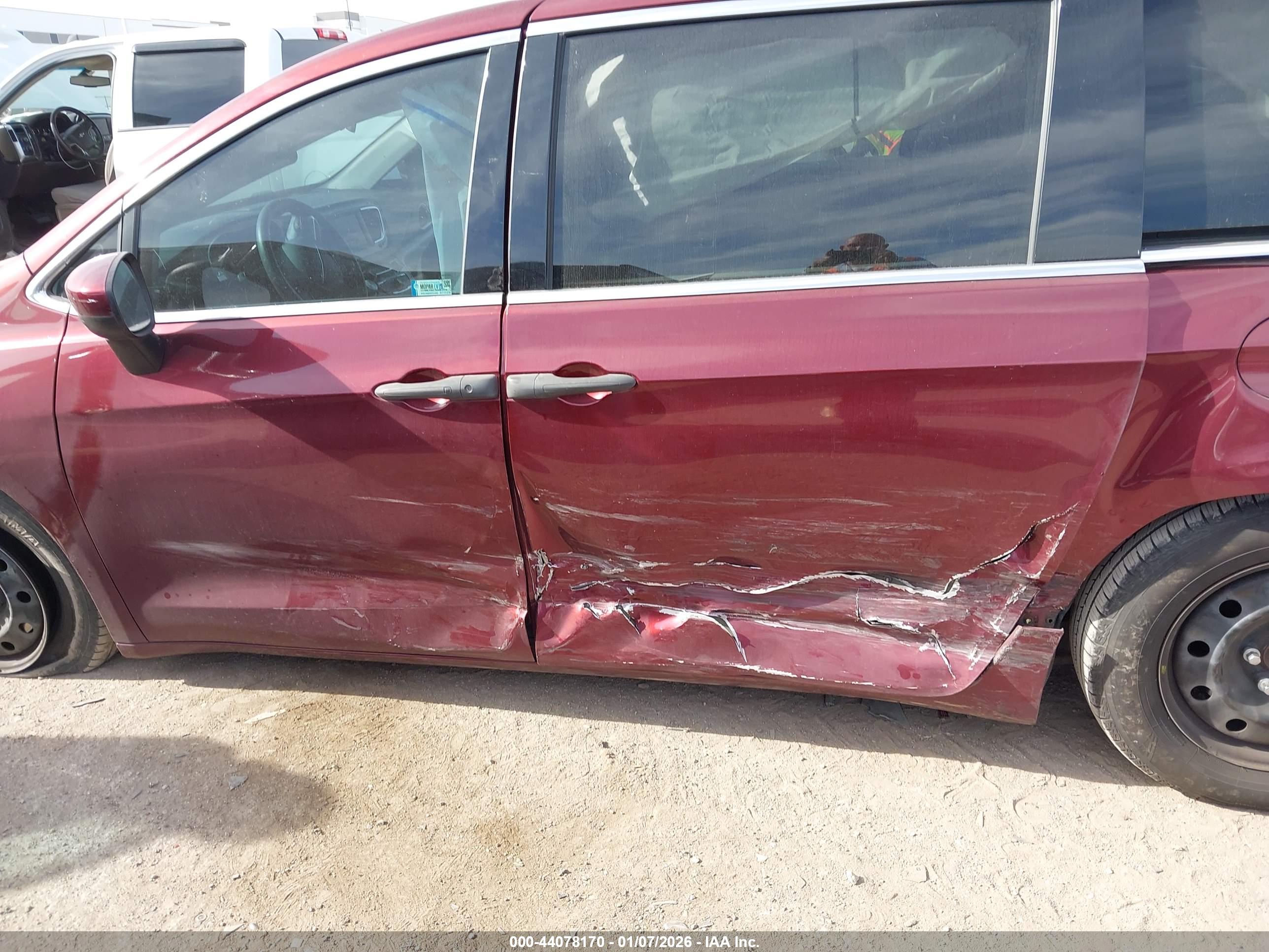 CHRYSLER PACIFICA image 6